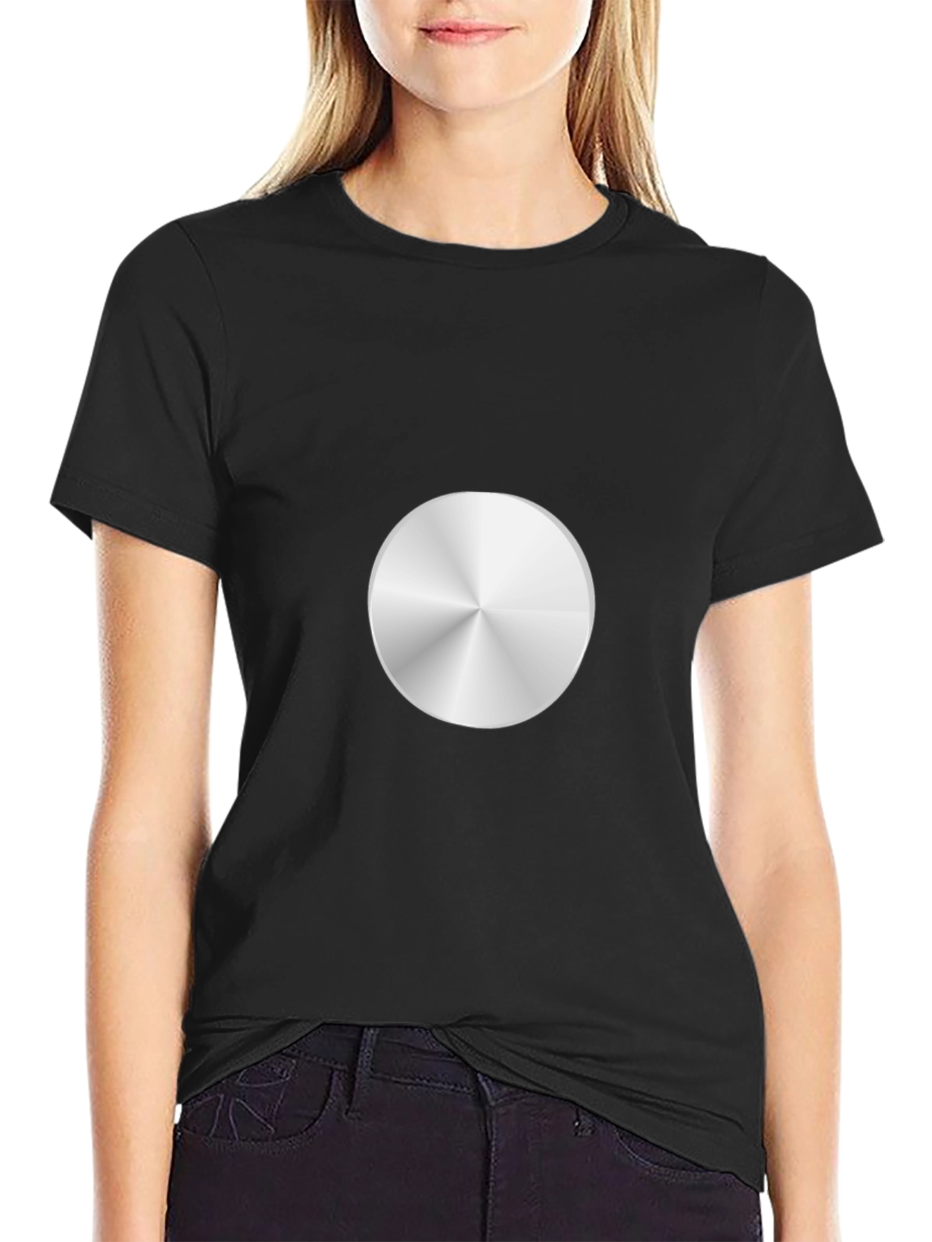 Camiseta Negra con Diseño Circular Metálico