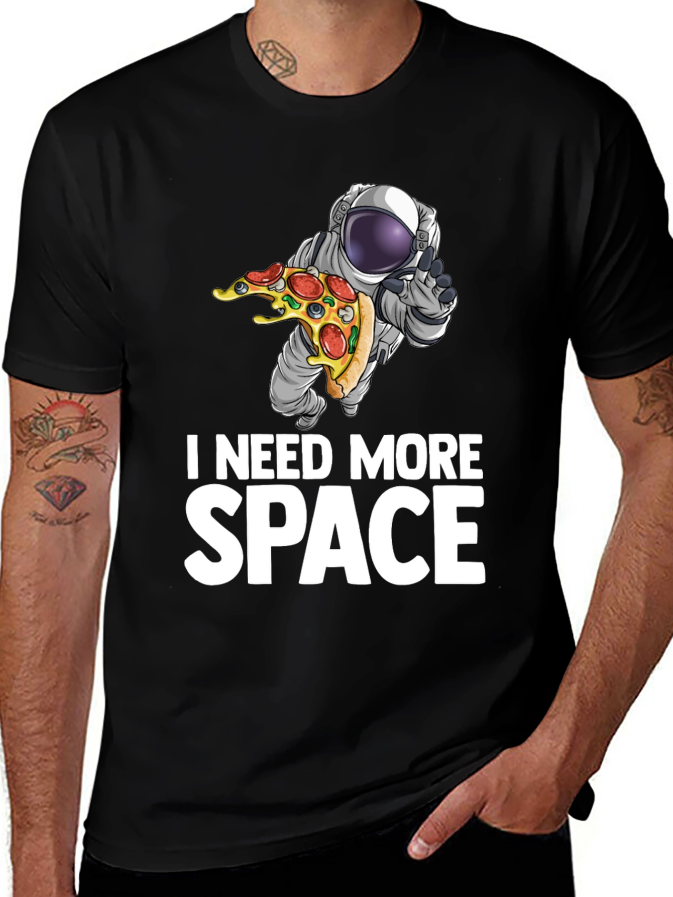 Camiseta Necesito Más Espacio Astronauta y Pizza