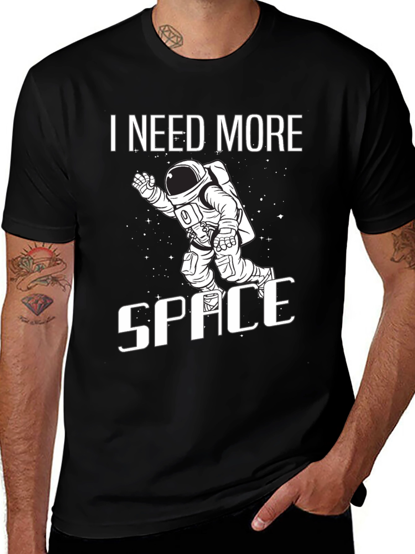Camiseta Negra Necesito Más Espacio Astronauta