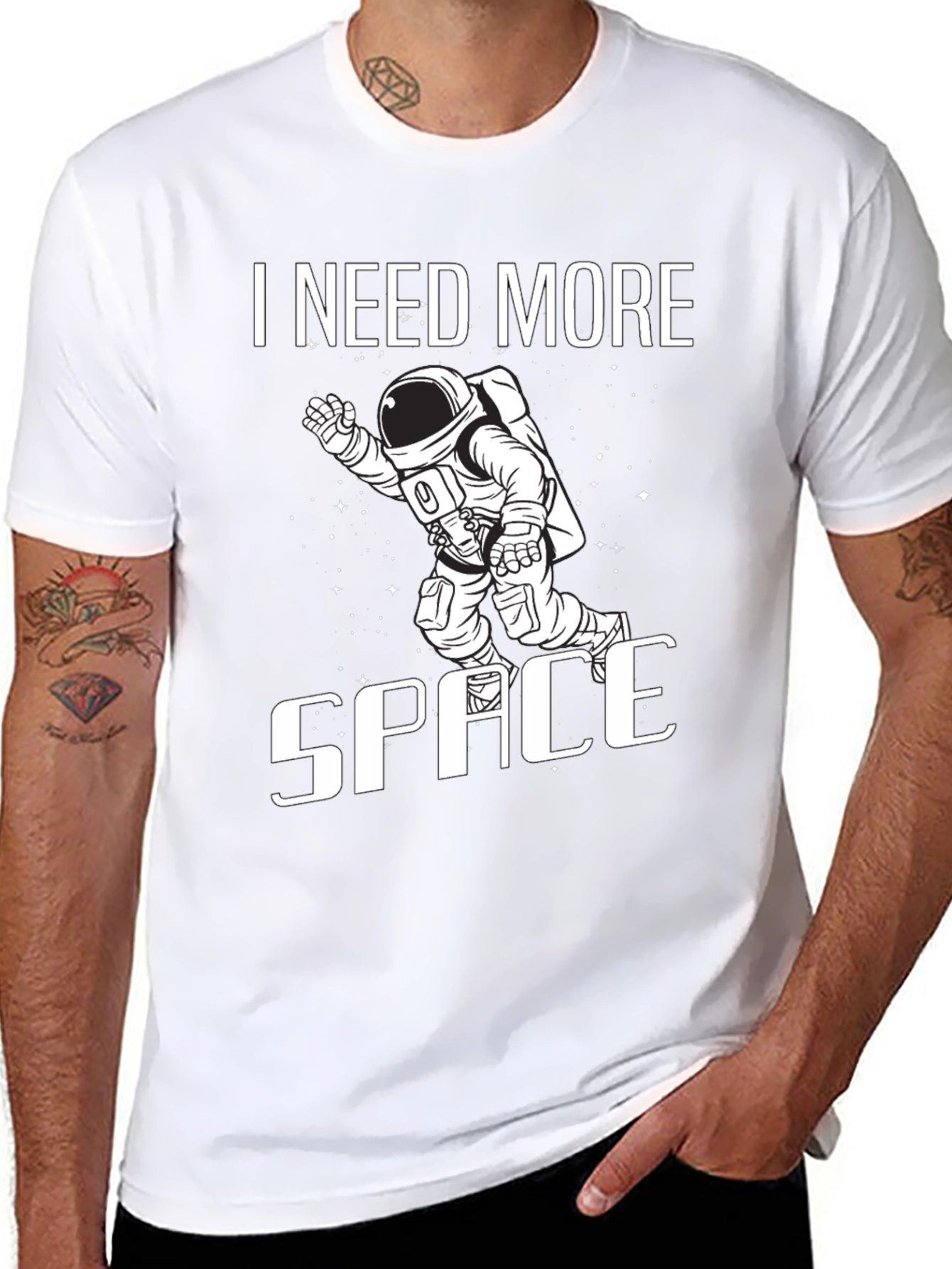Camiseta Negra Necesito Más Espacio Astronauta