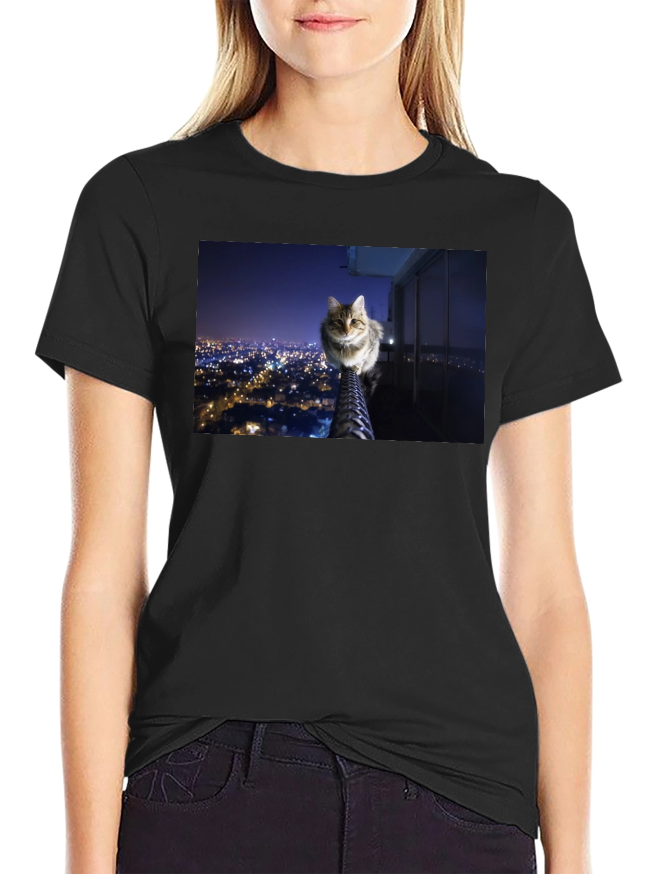 Camiseta Negra con Diseño de Gato Nocturno Urbano