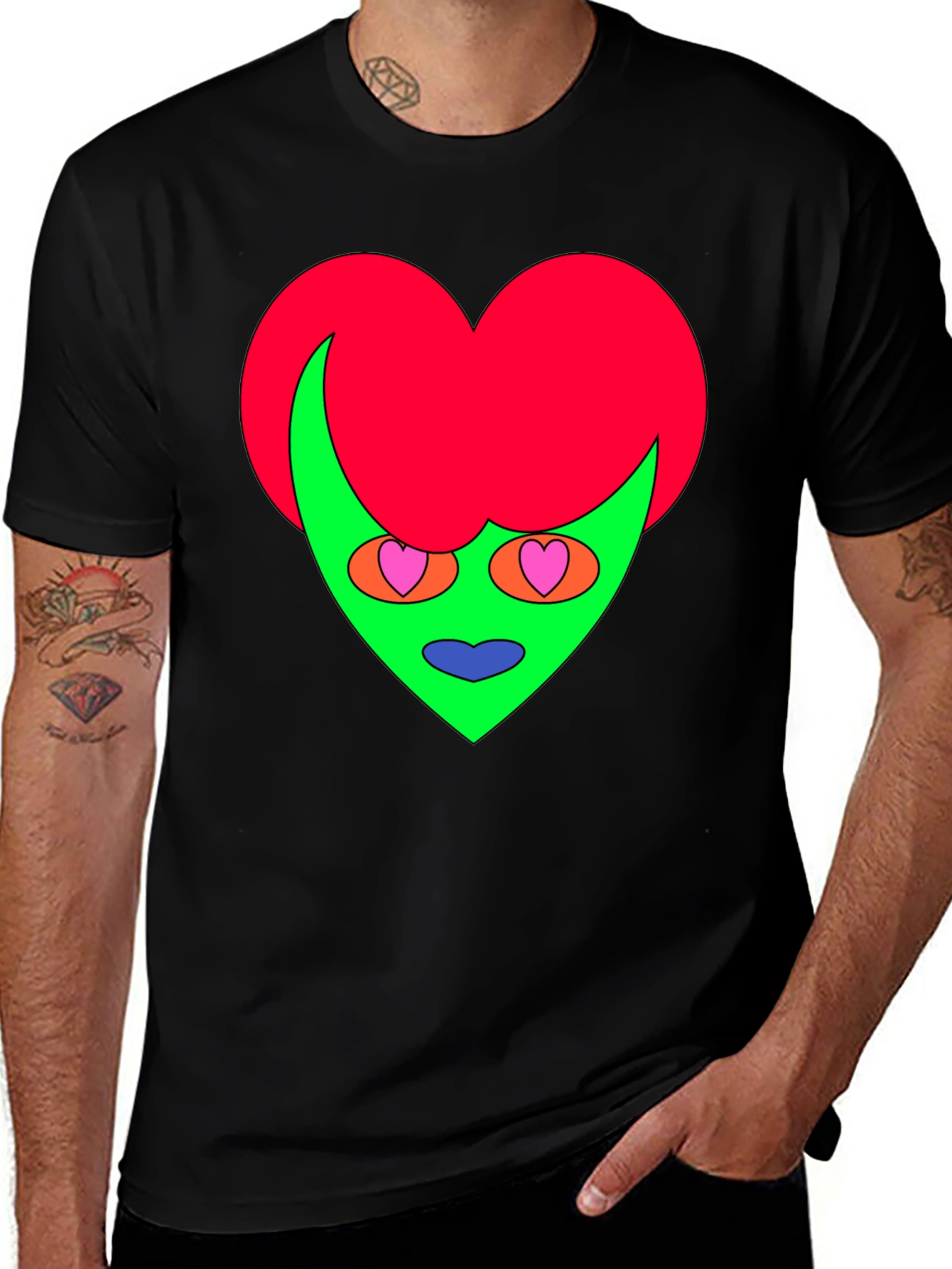 Camiseta Negra con Diseño Corazón Alienígena