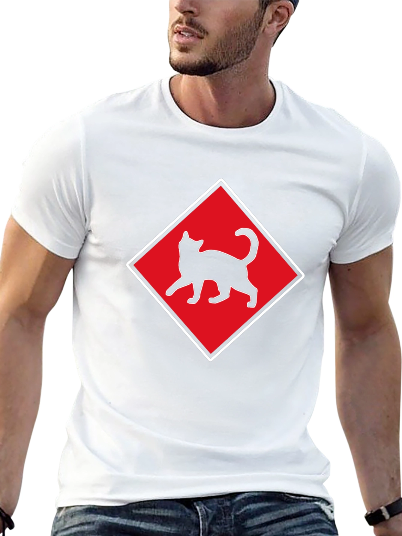 Camiseta Negra con Diseño de Gato en Diamante Rojo