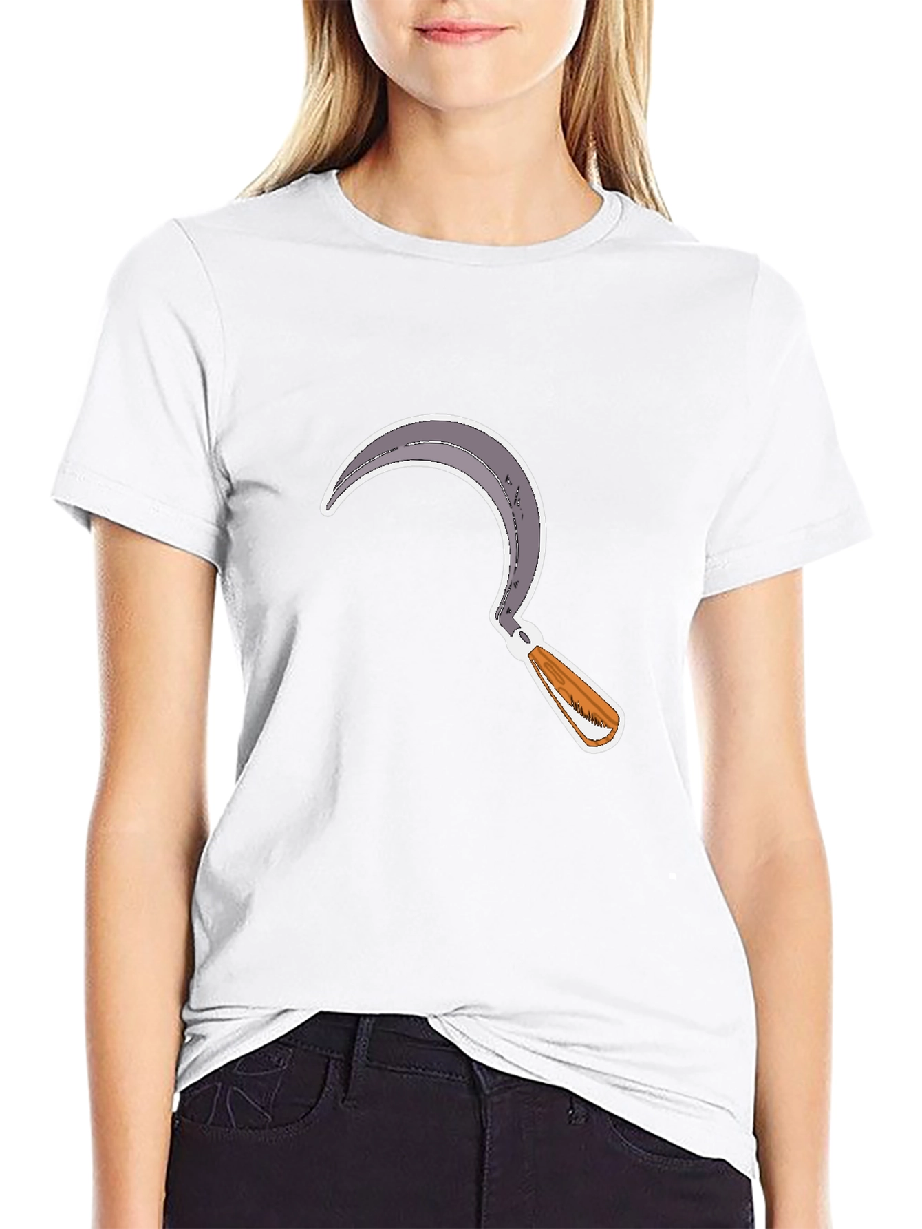 Camiseta Negra con Diseño de Hoz Estilizada