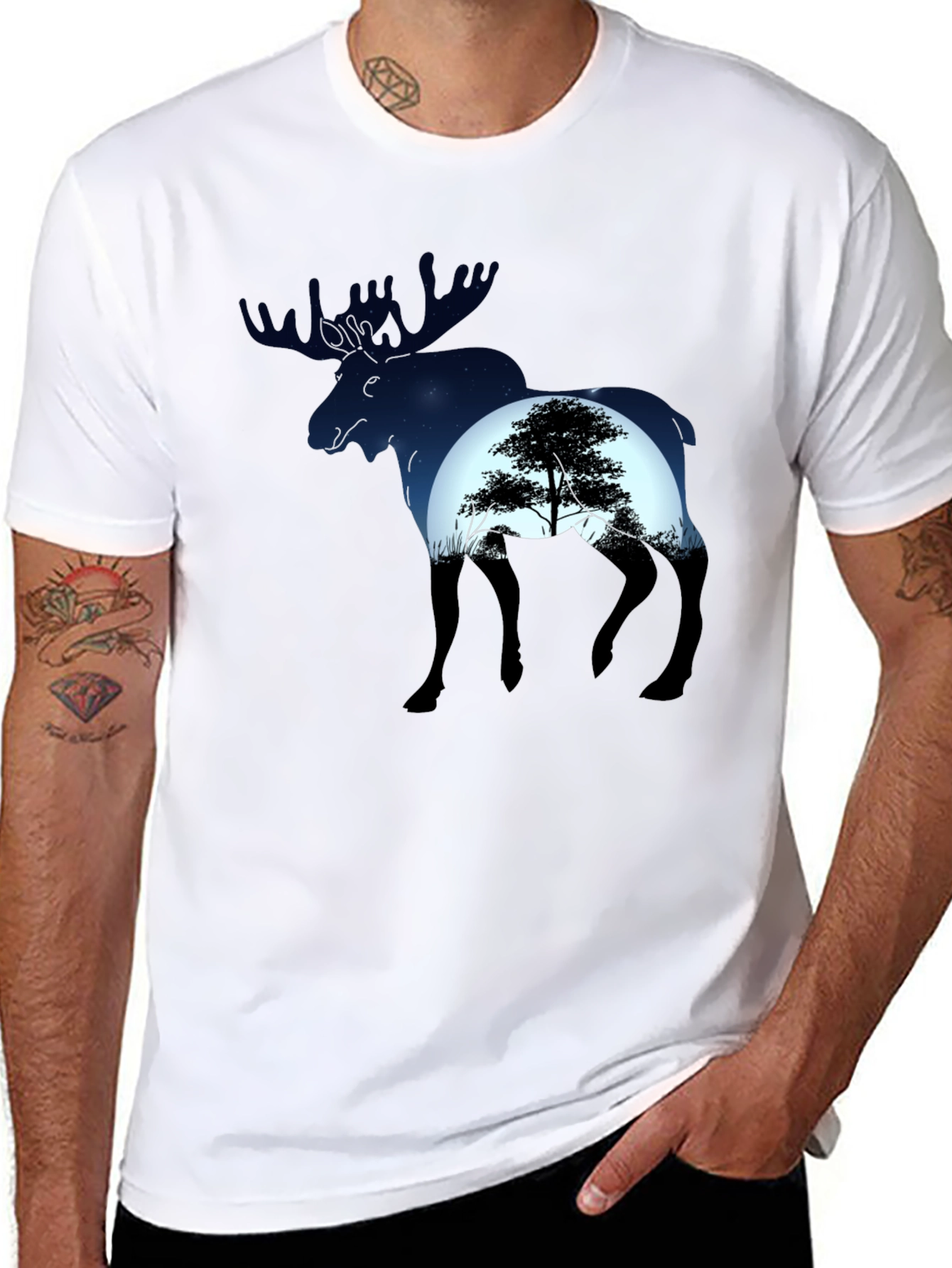 Camiseta Negra con Diseño de Alce y Paisaje Nocturno