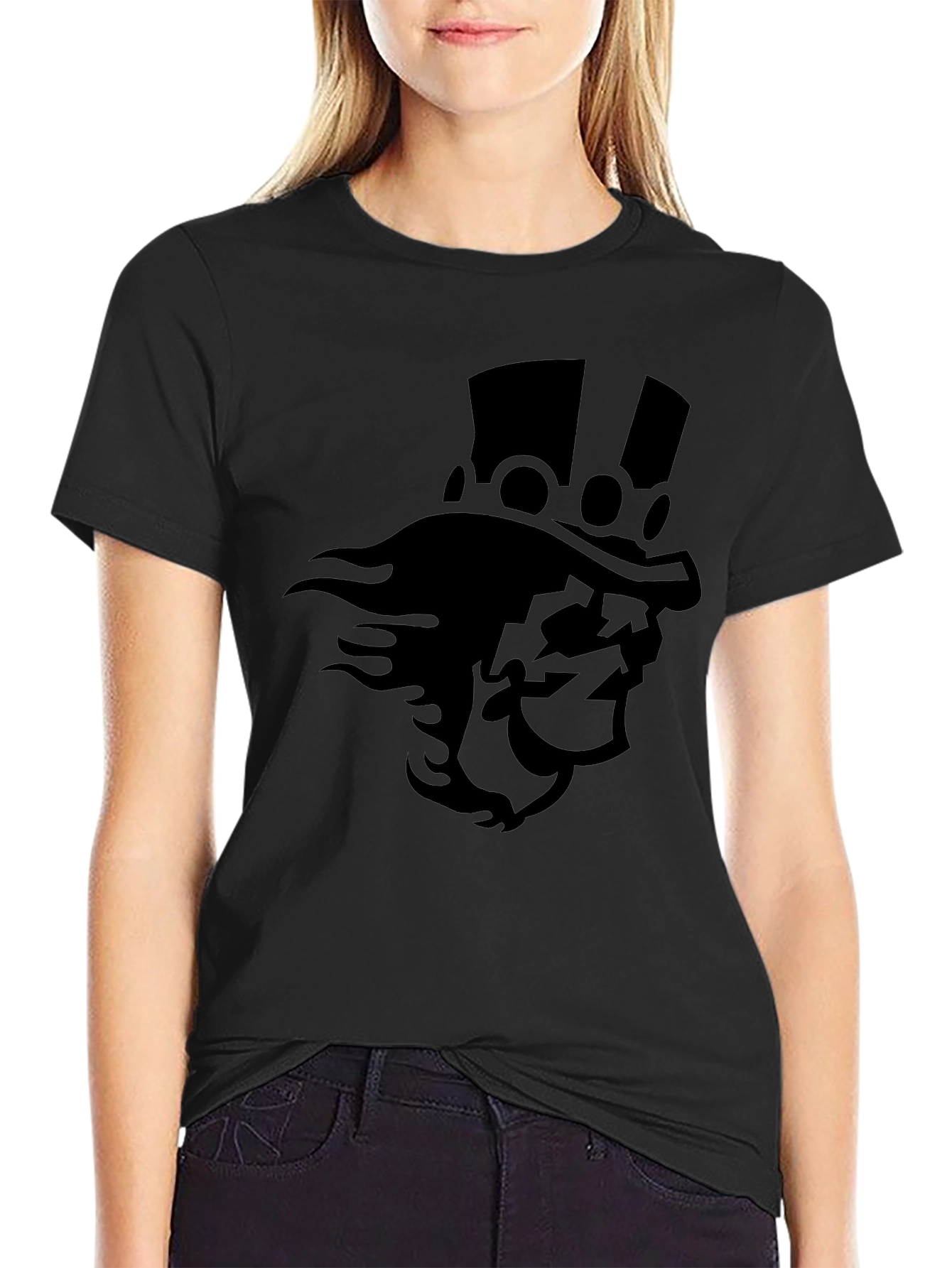 Camiseta Negra con Diseño de Personaje Misterioso