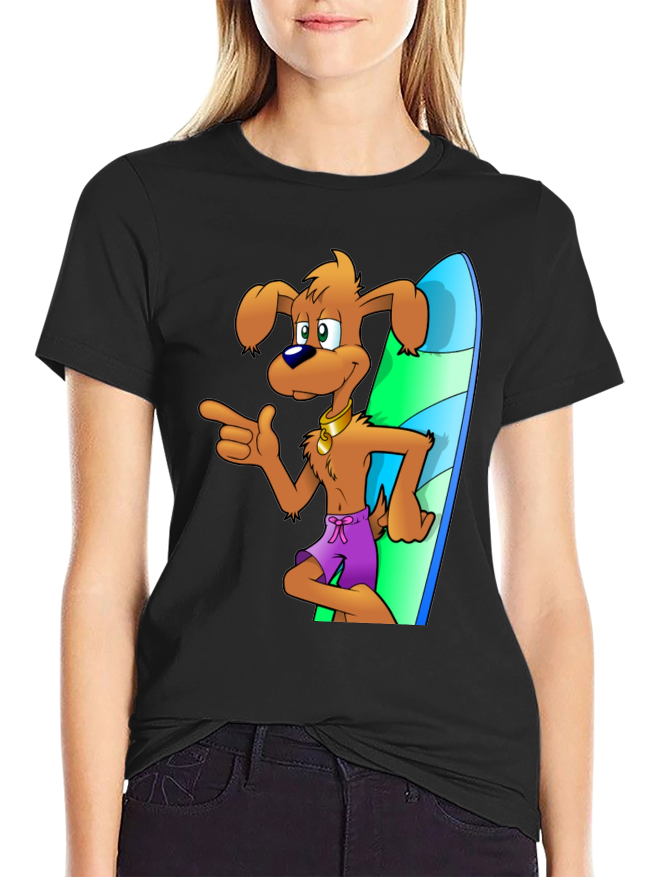Camiseta Negra con Diseño de Perro Surfista