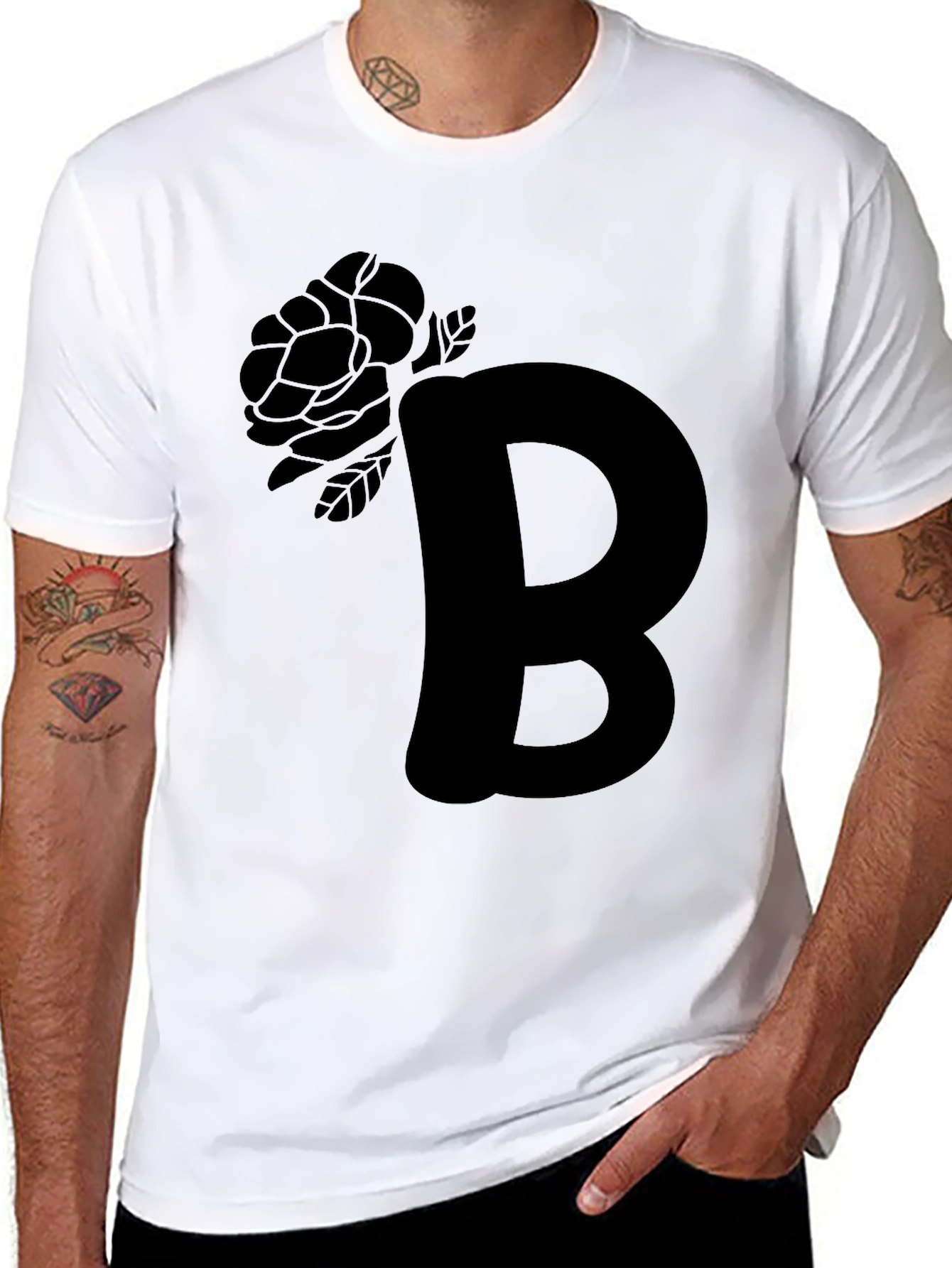 Camiseta Negra con Diseño de Letra y Rosa