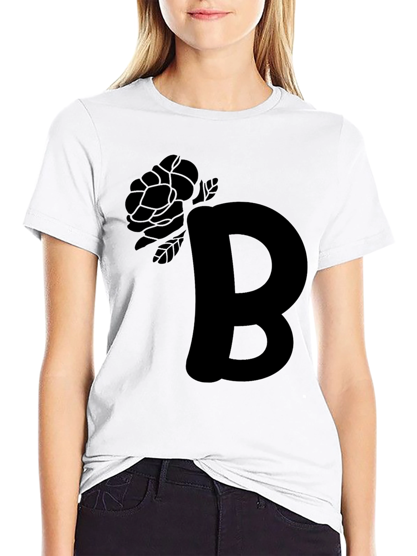 Camiseta Negra con Diseño de Letra y Rosa