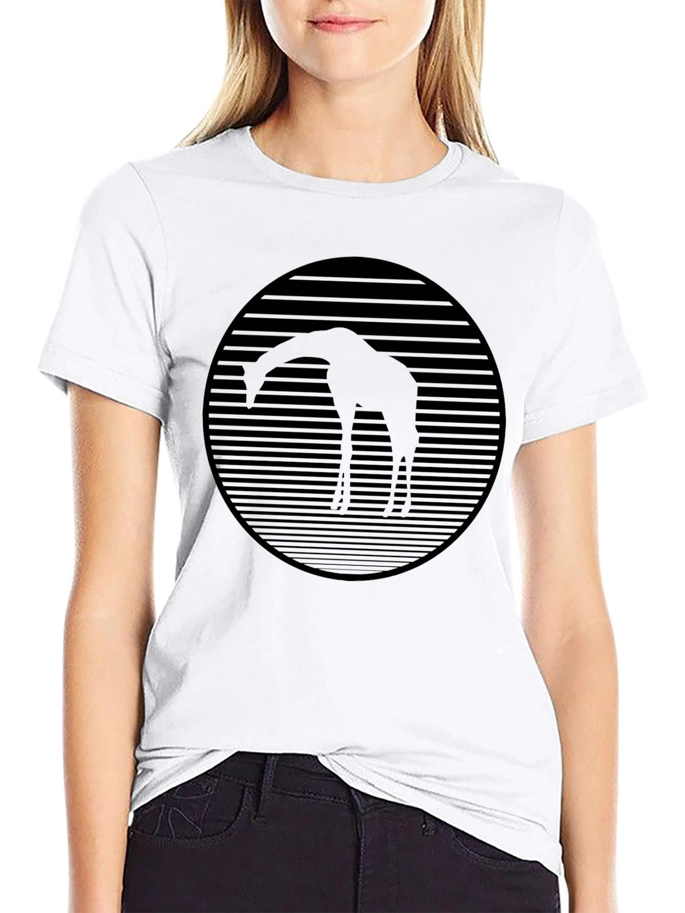 Camiseta Negra con Diseño de Jirafa Abstracta
