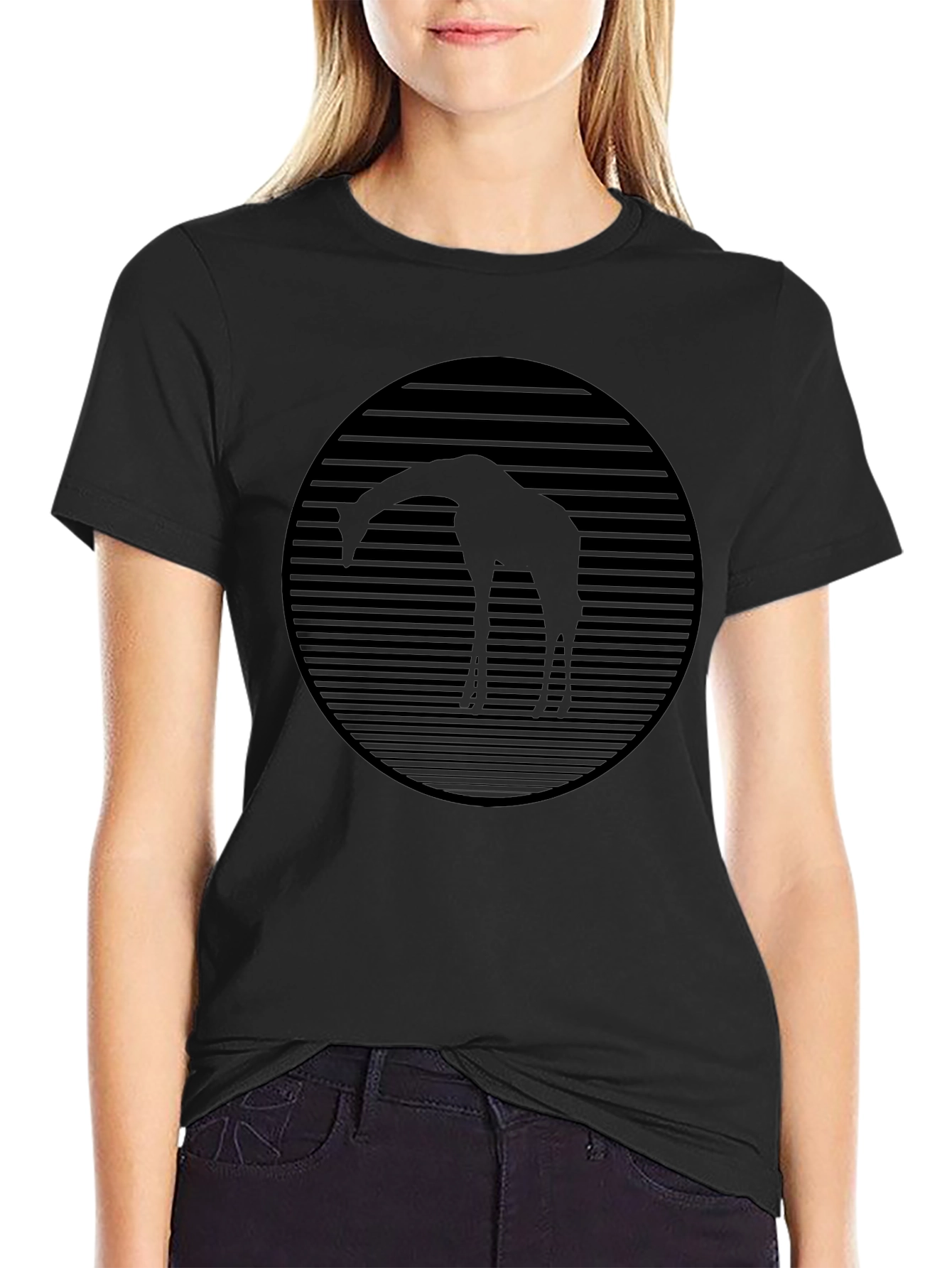 Camiseta Negra con Diseño de Jirafa Abstracta
