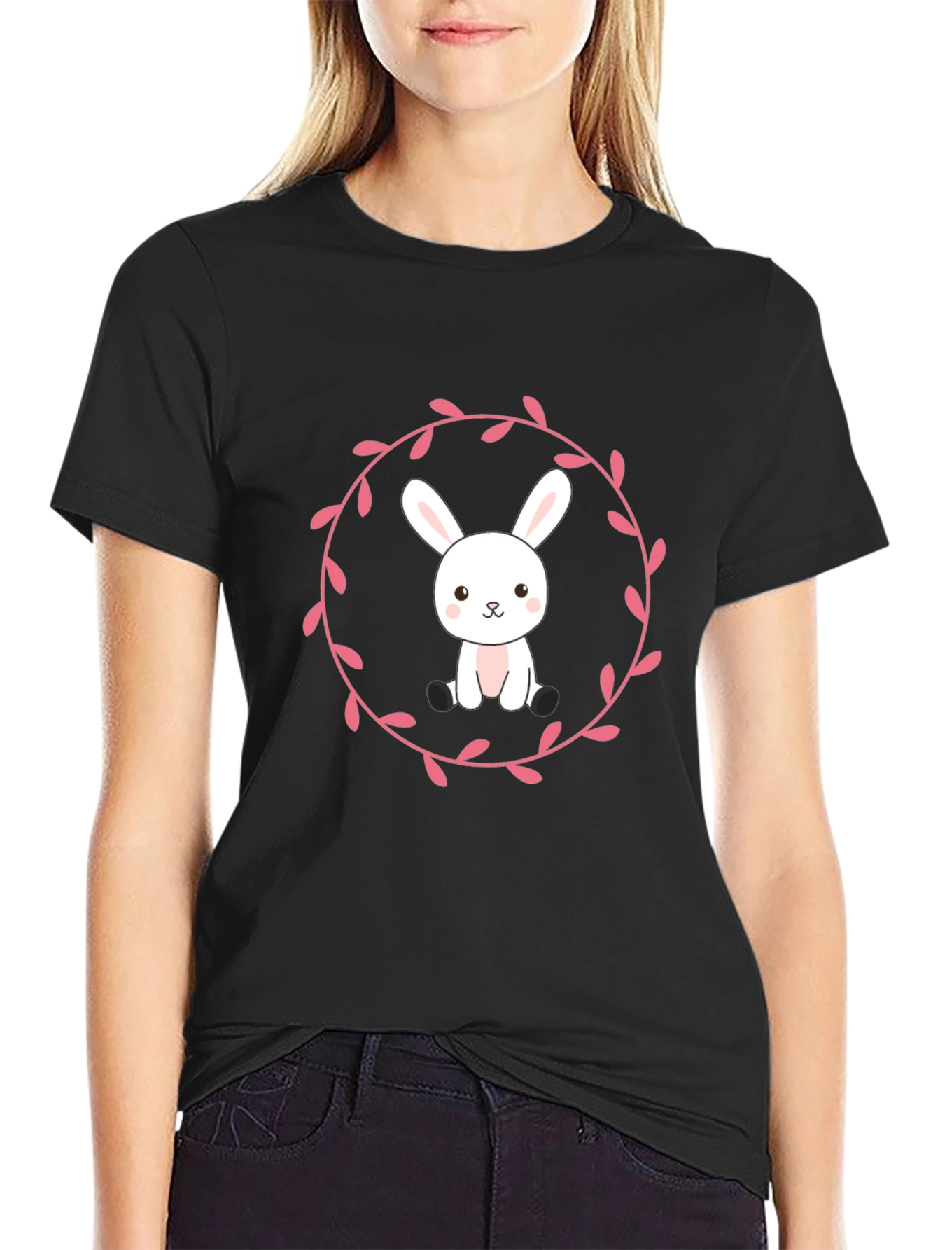 Camiseta Negra con Diseño de Conejito Floral