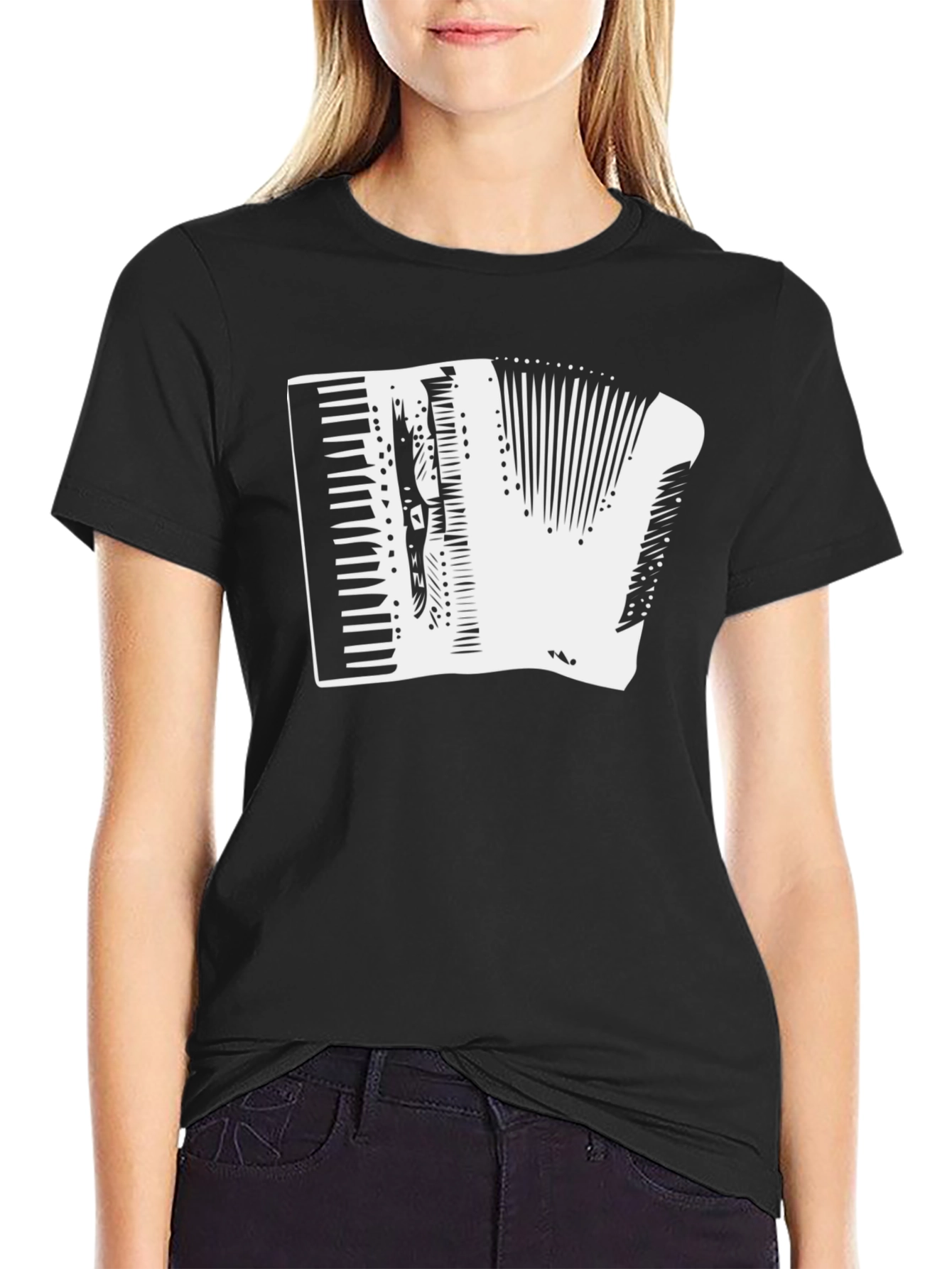 Camiseta Negra con Diseño de Acordeón