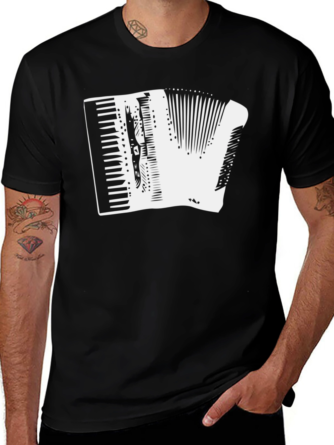 Camiseta Negra con Diseño de Acordeón