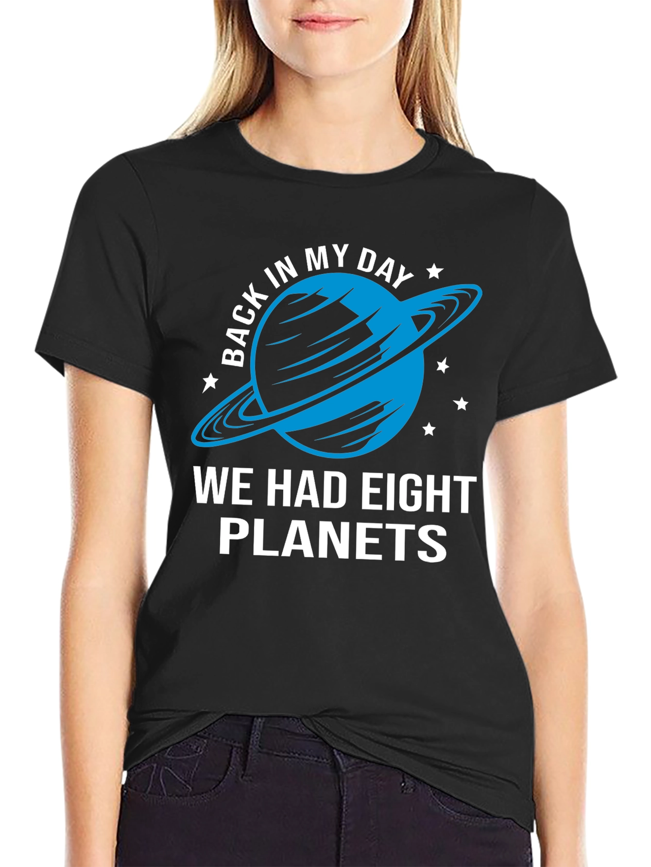 Camiseta Negra con Diseño de Planeta Retro