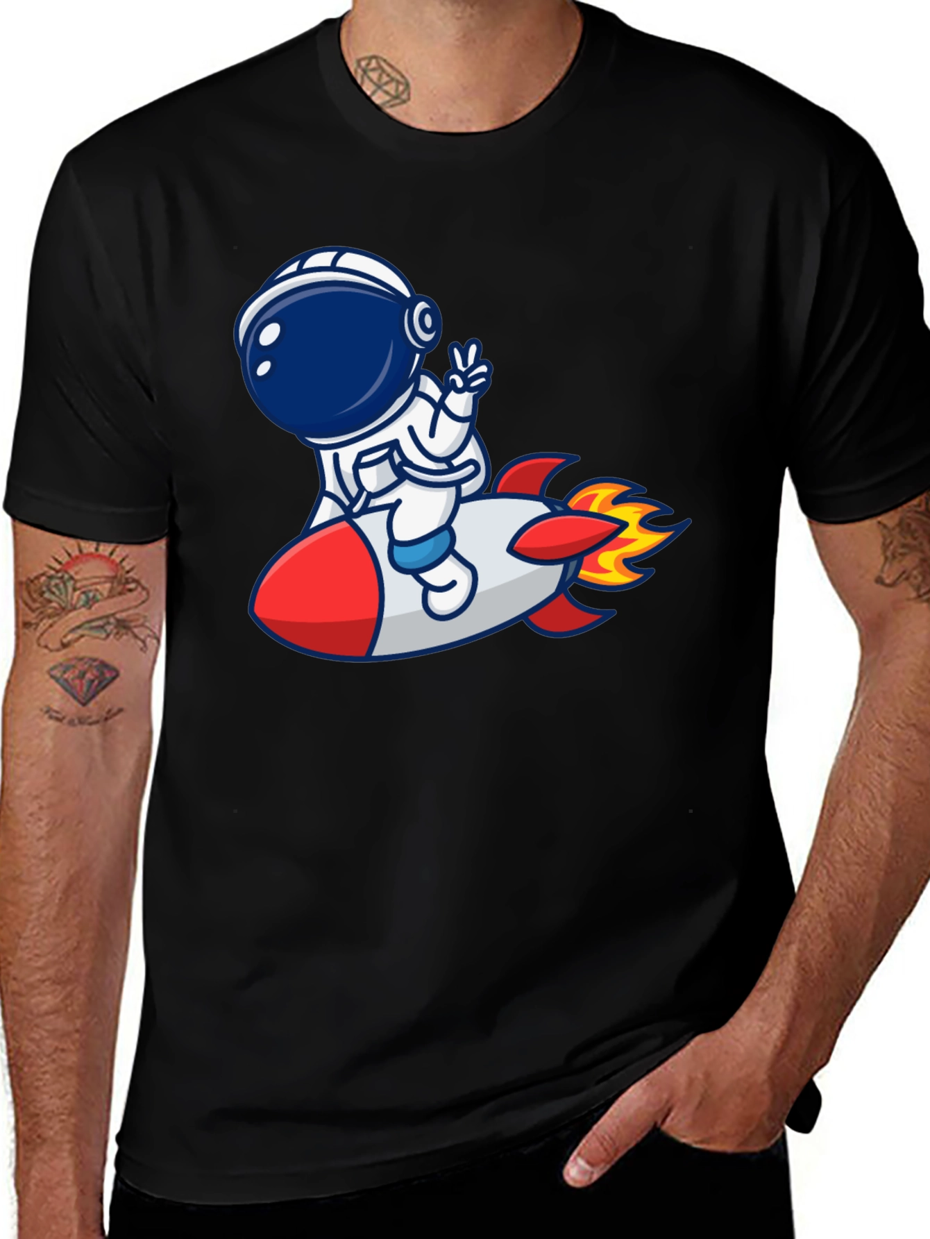 Camiseta Negra con Diseño Astronauta en Cohete