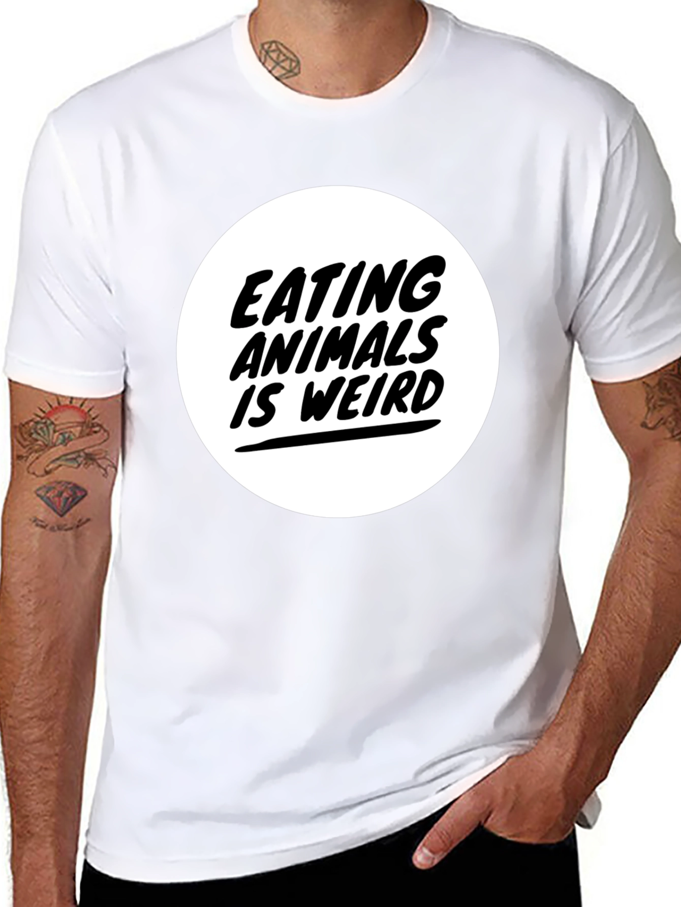 Camiseta Negra con Diseño Comer Animales es Raro