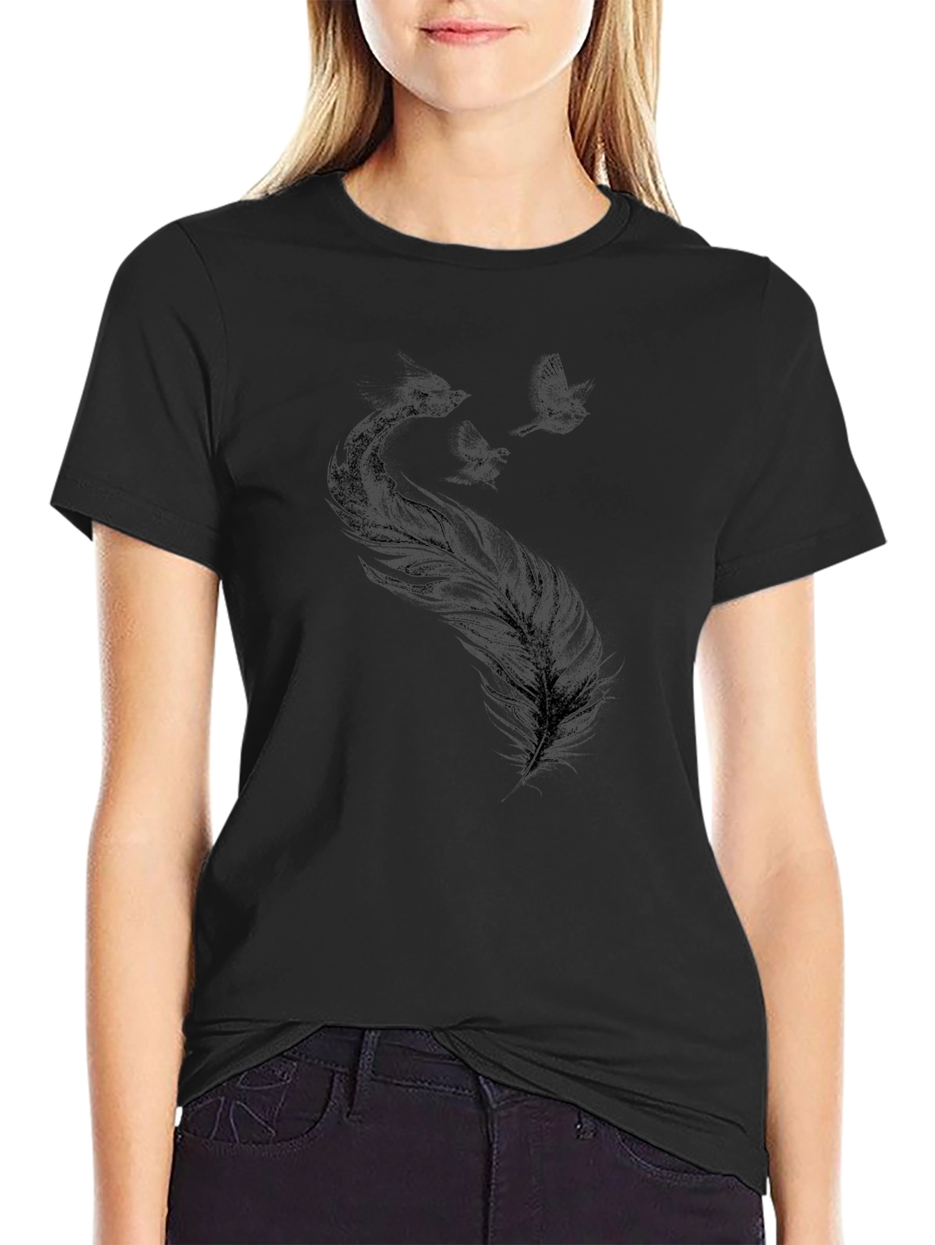 Camiseta Negra con Diseño de Pluma y Aves