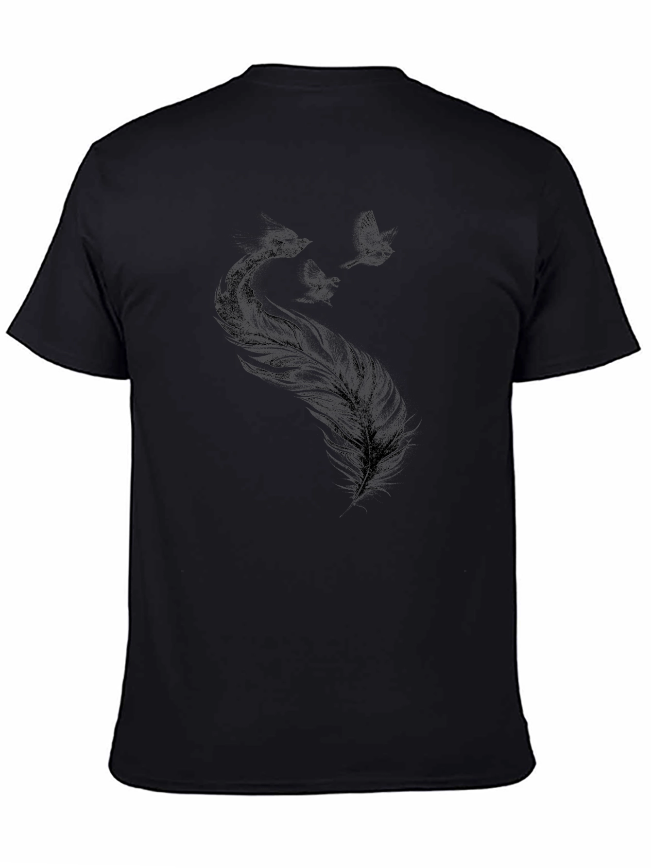 Camiseta Negra con Diseño de Pluma y Aves