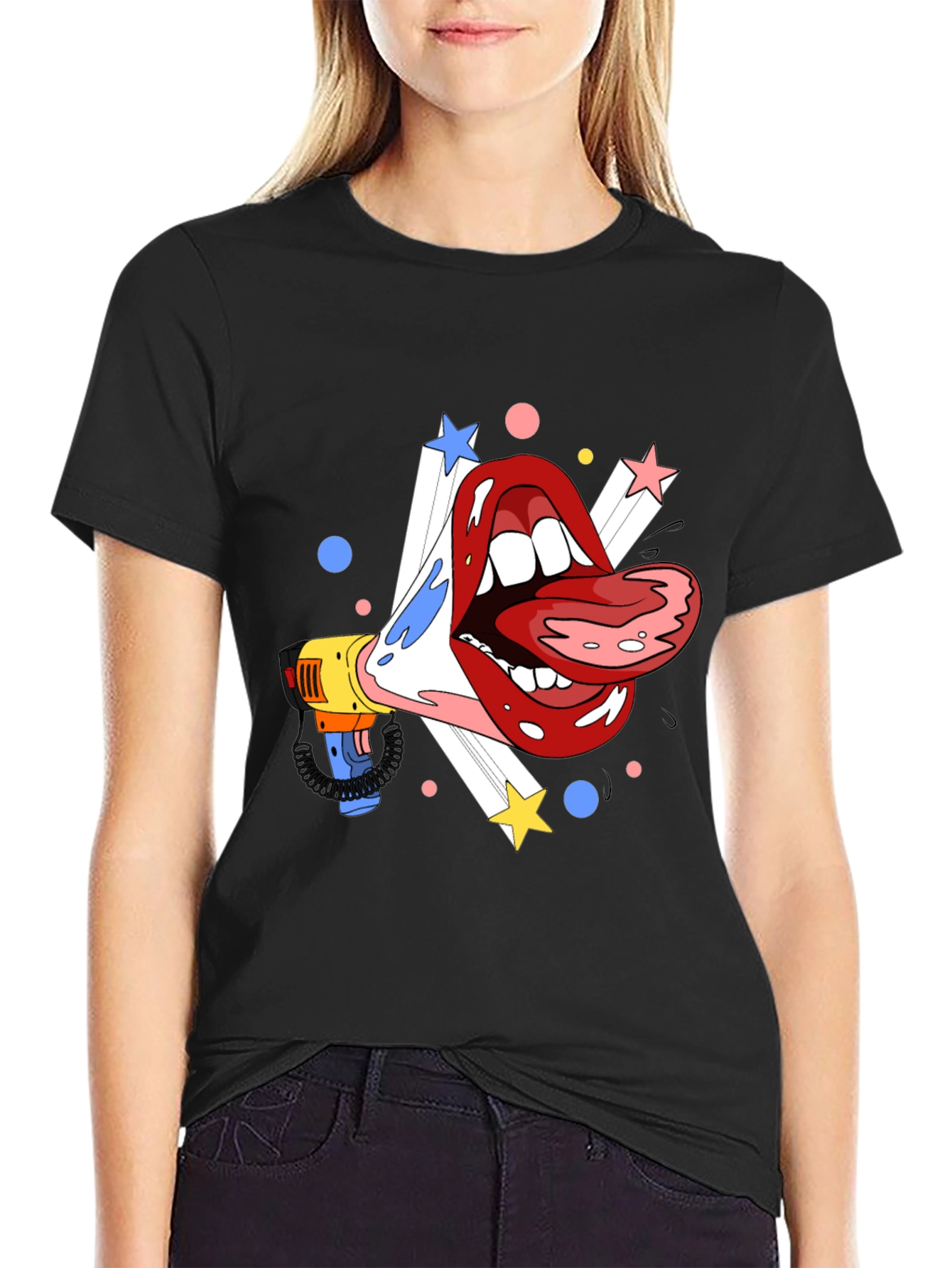 Camiseta Negra con Diseño de Boca y Megáfono