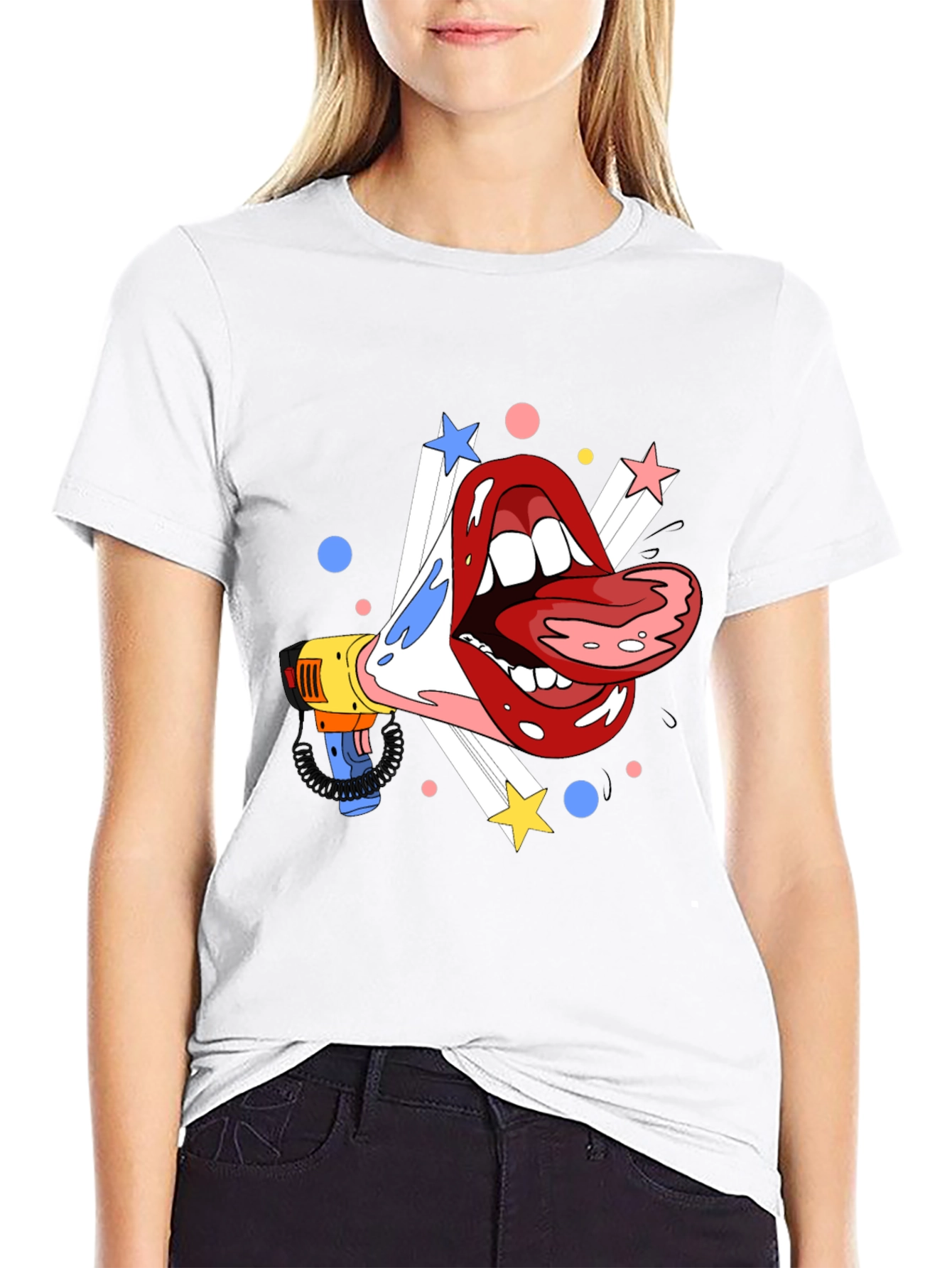Camiseta Negra con Diseño de Boca y Megáfono