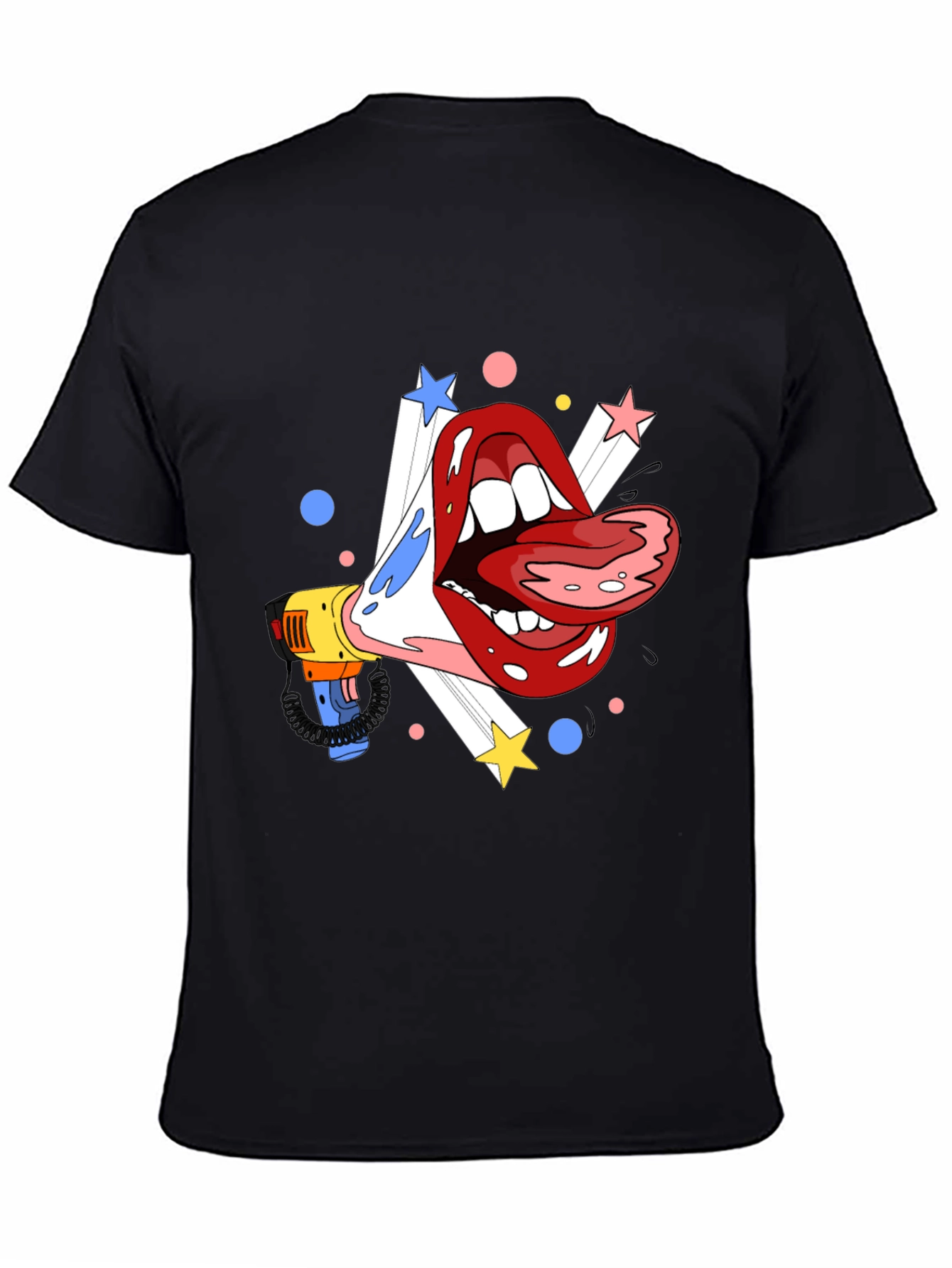 Camiseta Negra con Diseño de Boca y Megáfono