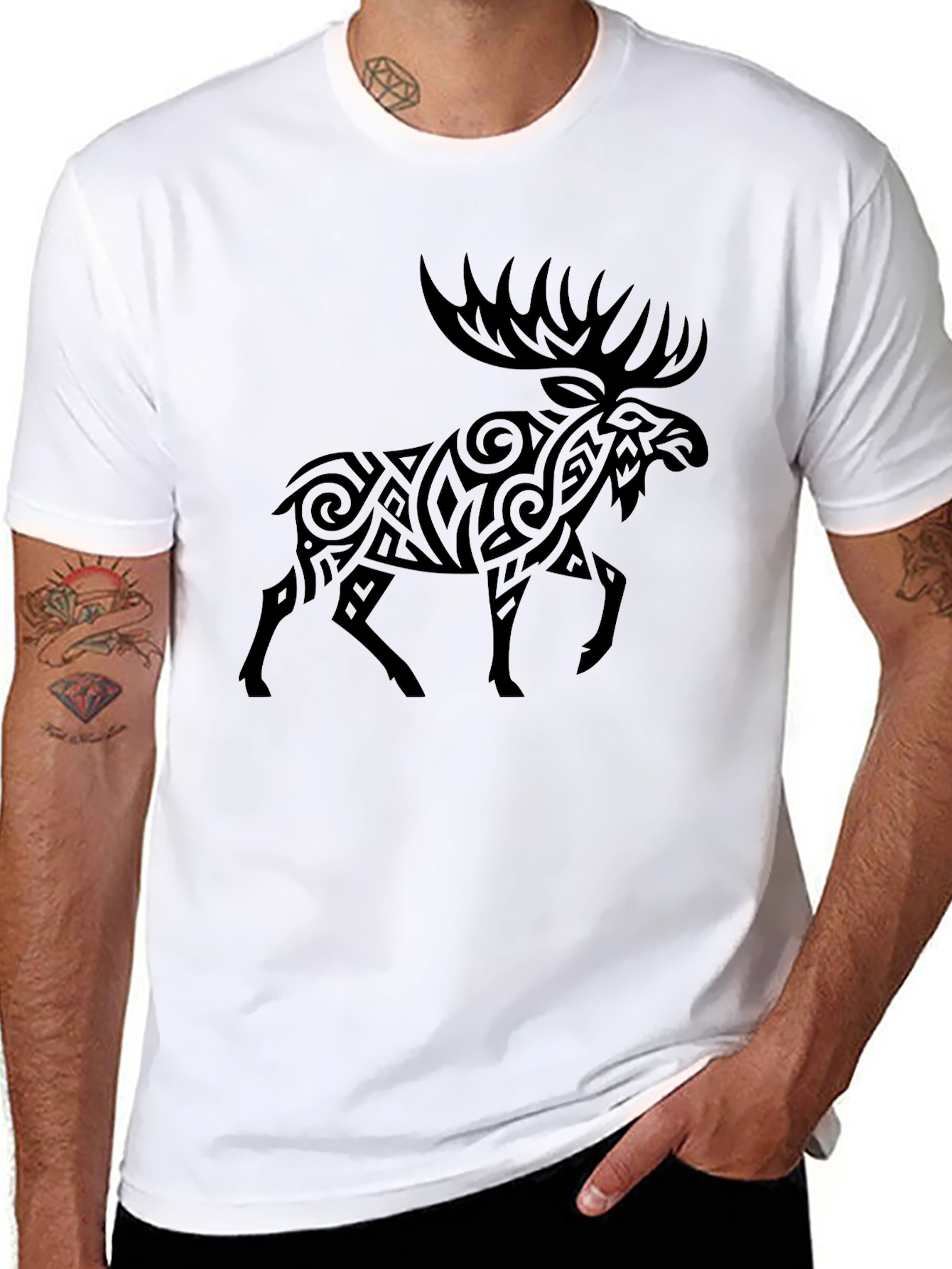 Camiseta Negra con Diseño de Alce Tribal