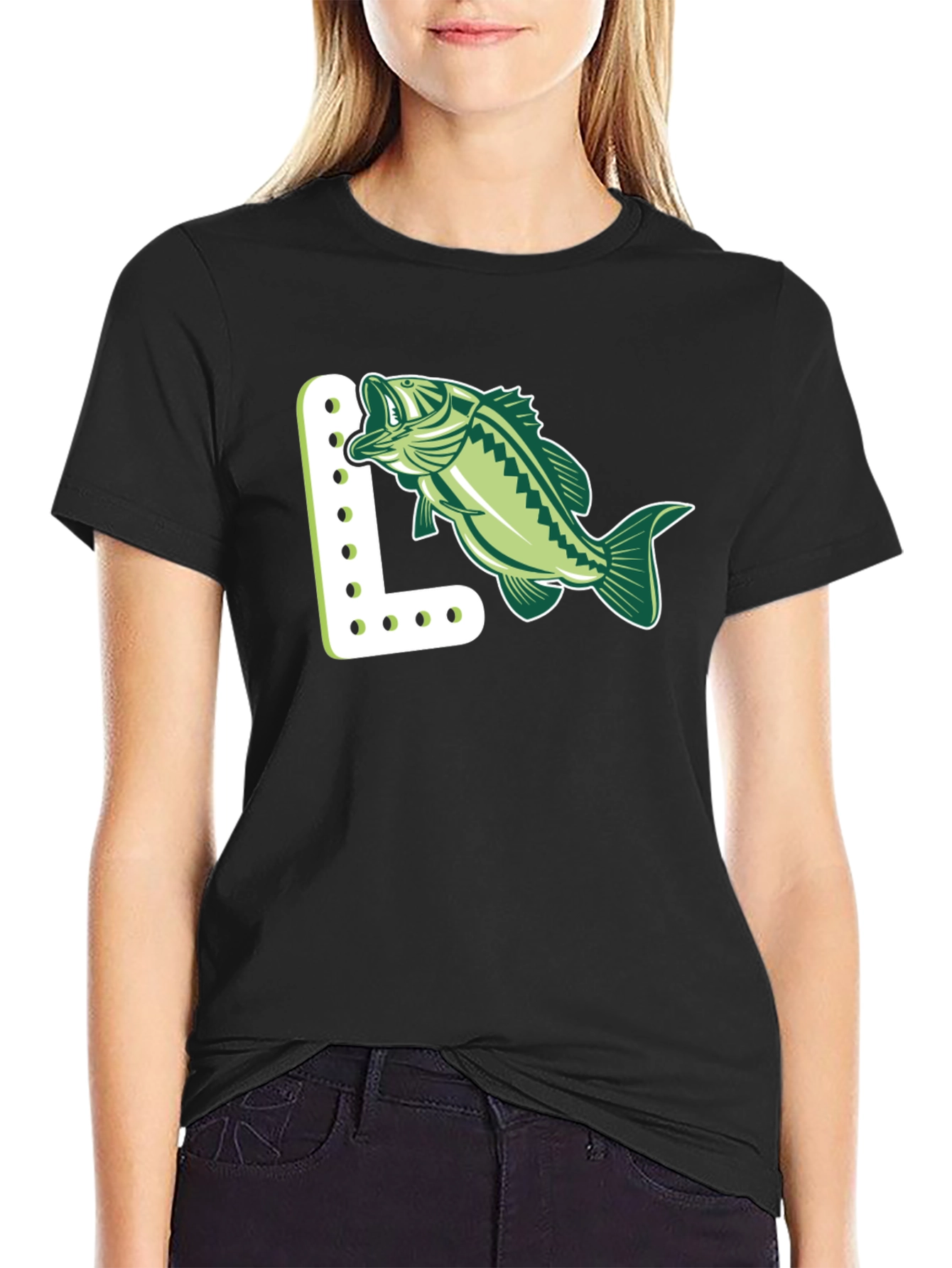 Camiseta Negra con Diseño de Pez y Letra L