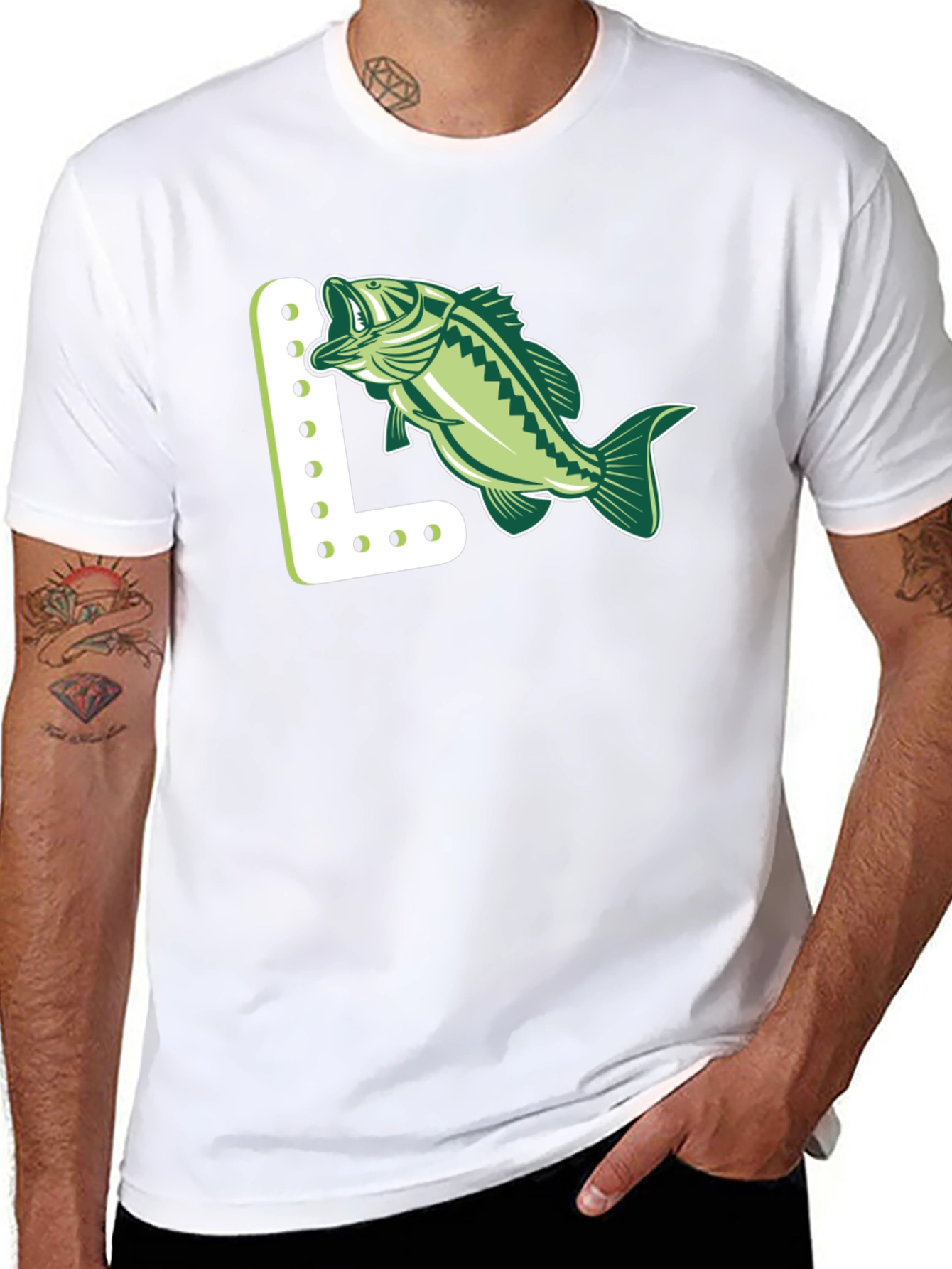 Camiseta Negra con Diseño de Pez y Letra L