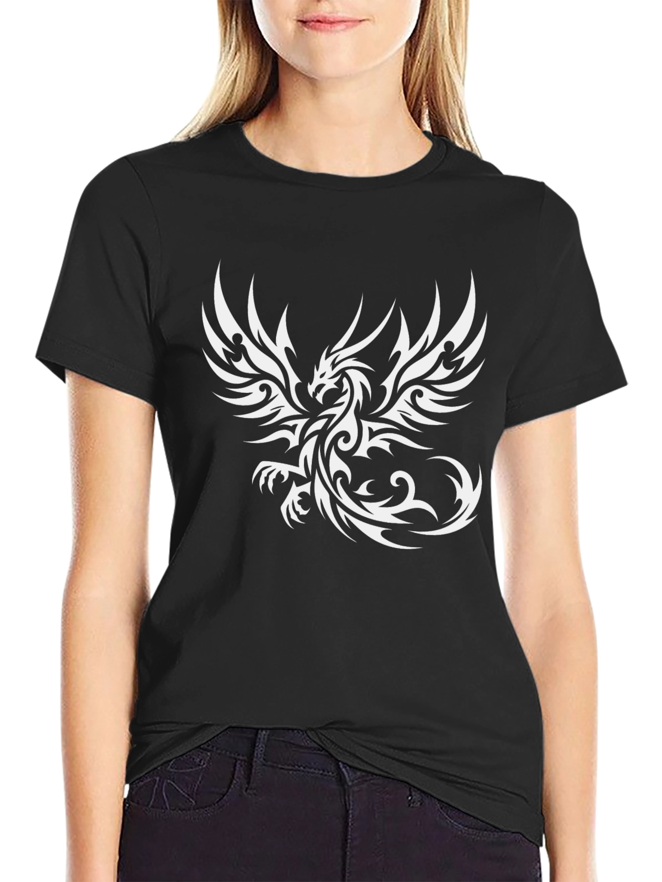 Camiseta Negra con Diseño de Dragón Tribal Blanco