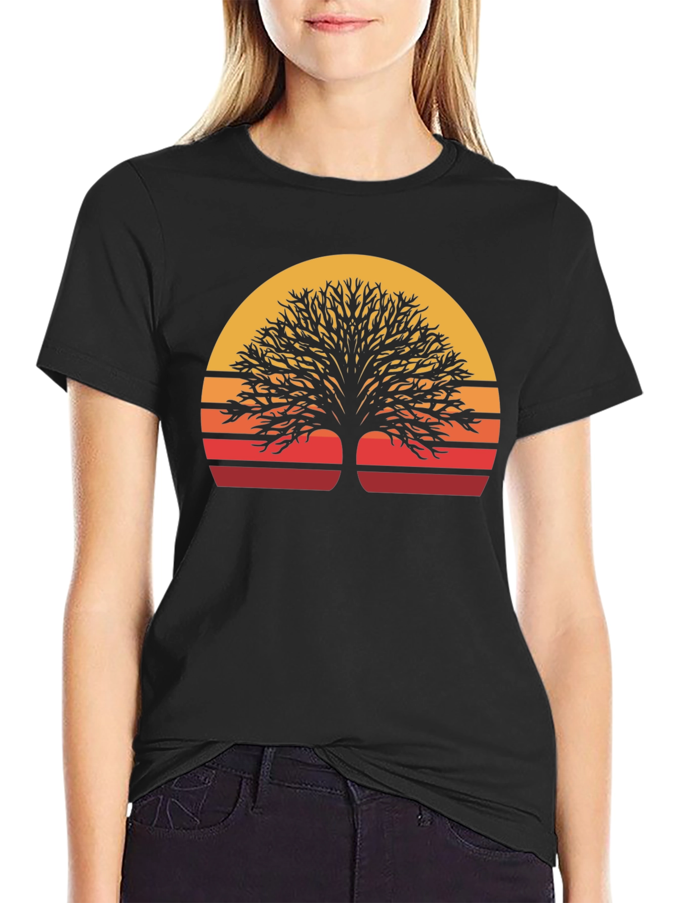 Camiseta Negra con Diseño de Árbol al Atardecer