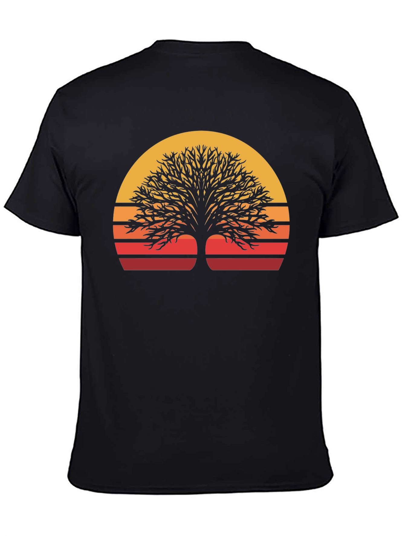Camiseta Negra con Diseño de Árbol al Atardecer