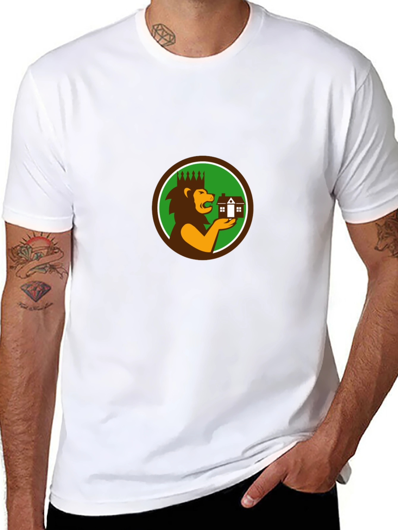 Camiseta Negra con Diseño de León Inmobiliario