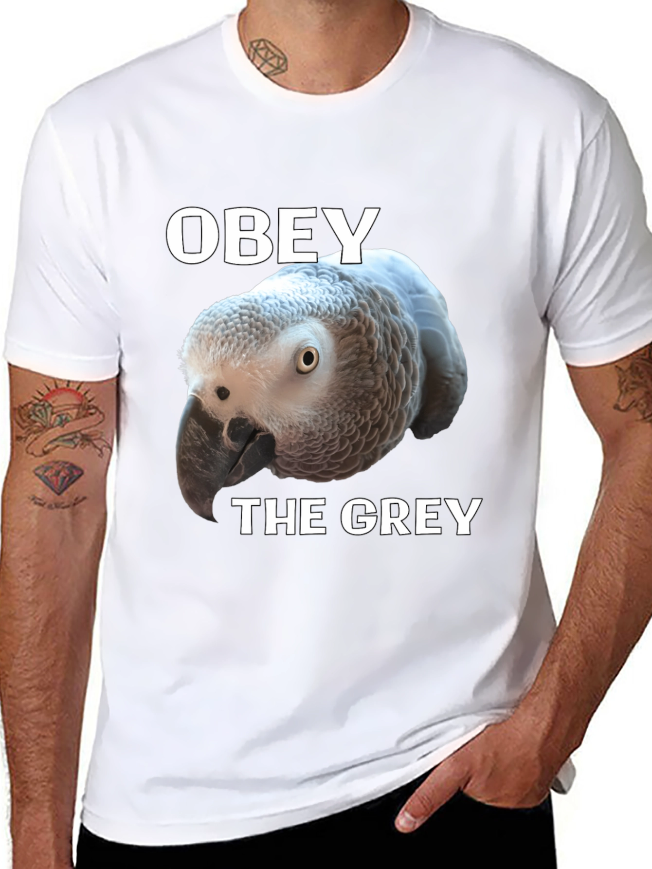 Camiseta Negra Obey The Grey con Loro Africano