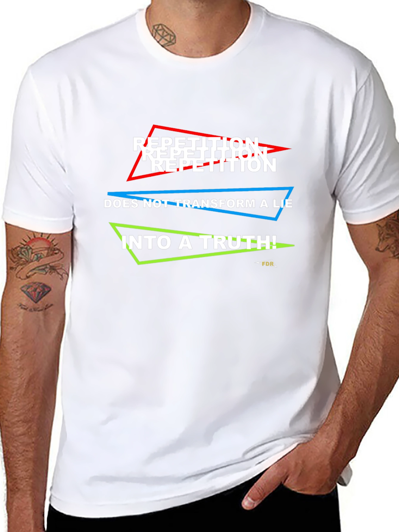 Camiseta Negra: ¡La Repetición No Hace la Verdad!