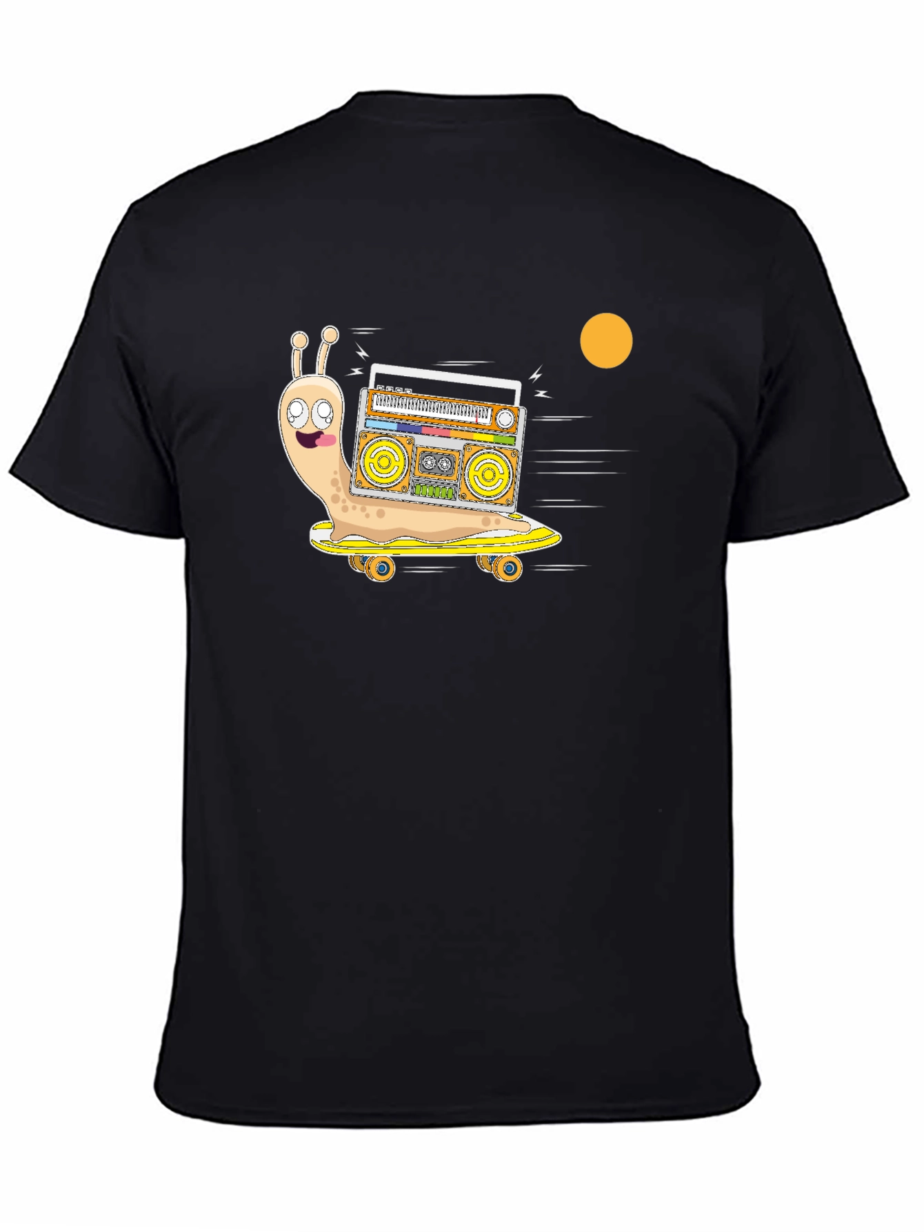 Camiseta Negra con Diseño de Caracol DJ en Patineta