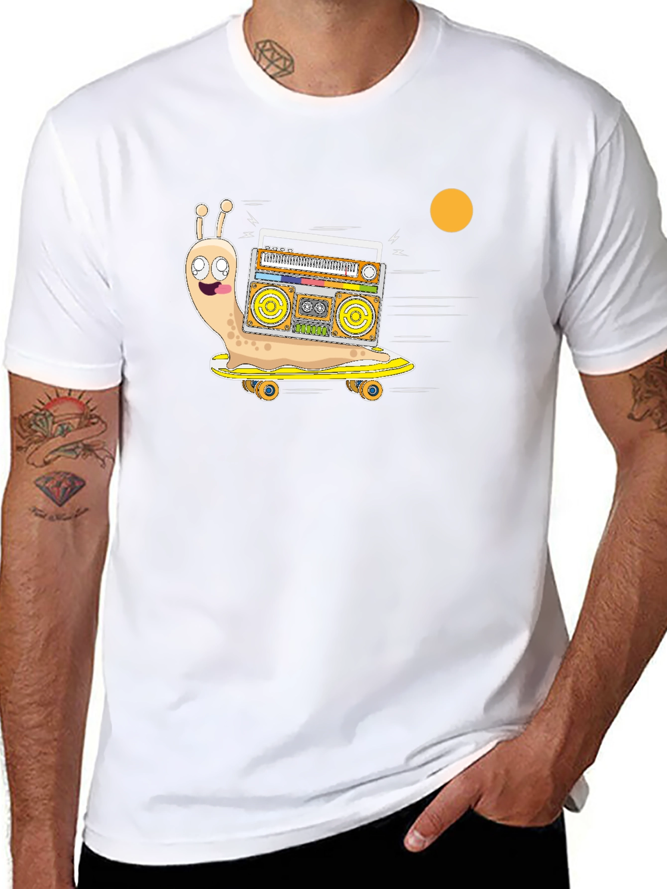 Camiseta Negra con Diseño de Caracol DJ en Patineta