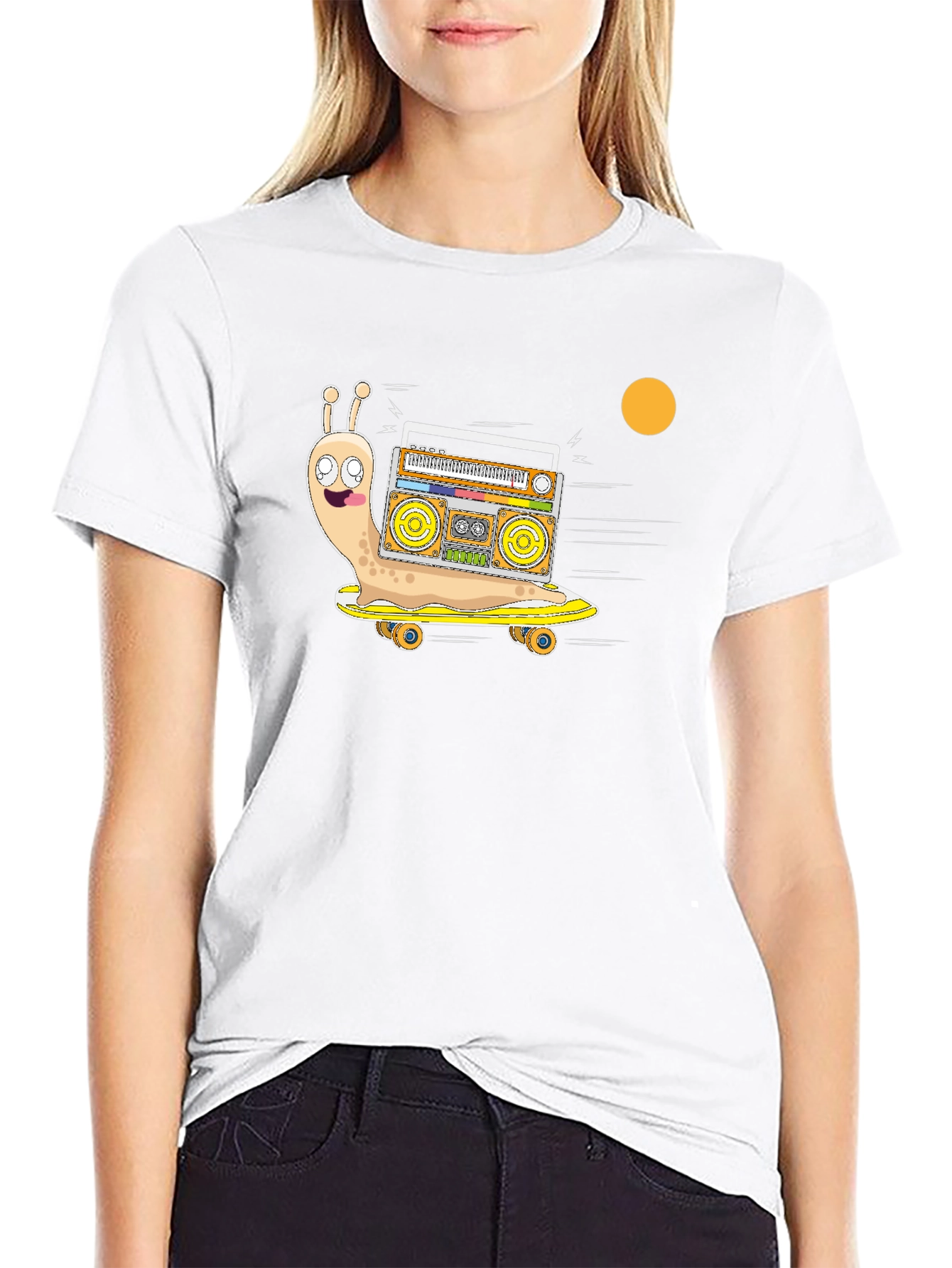 Camiseta Negra con Diseño de Caracol DJ en Patineta
