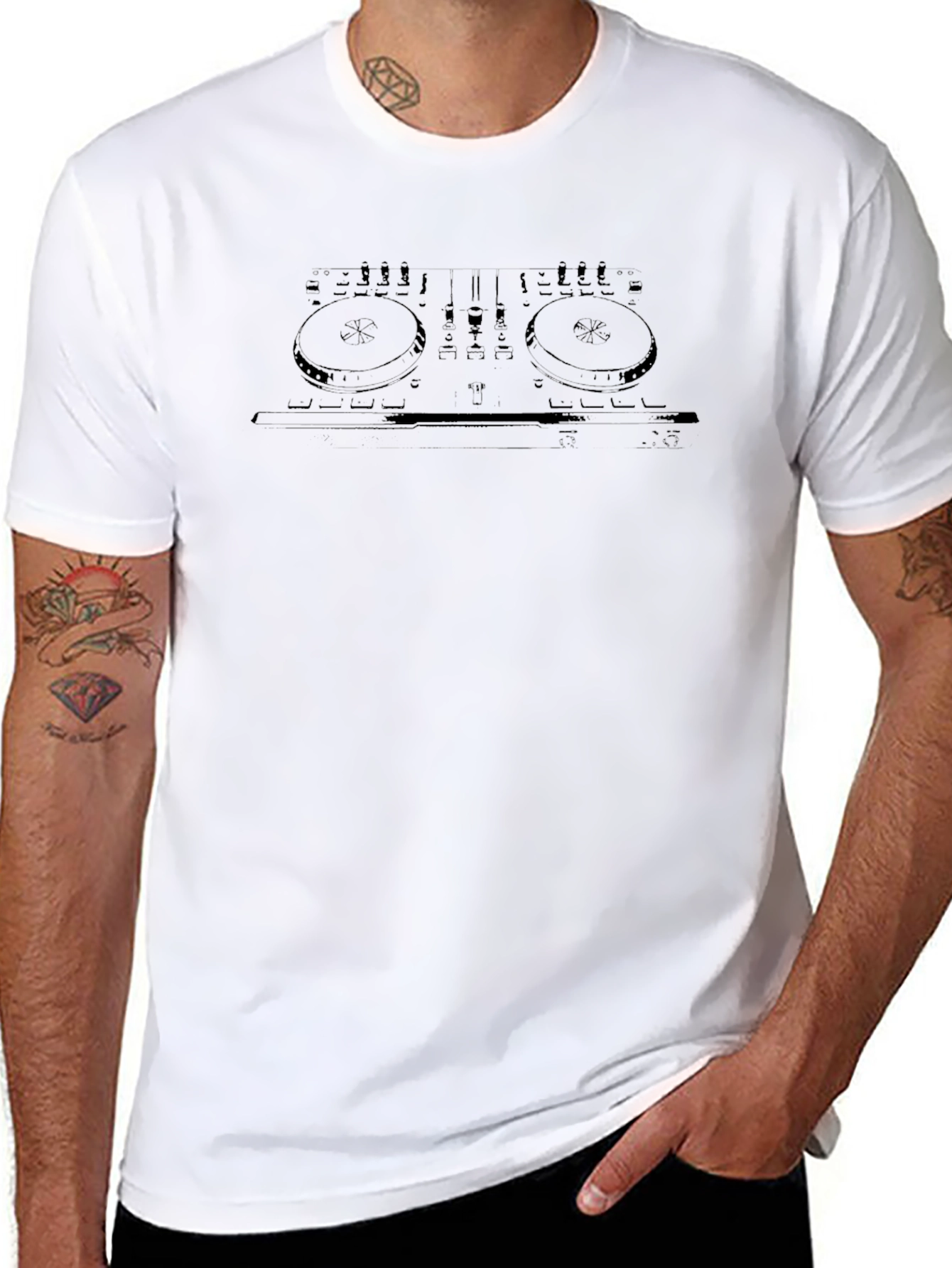 Camiseta Negra con Diseño de Mezcladora DJ