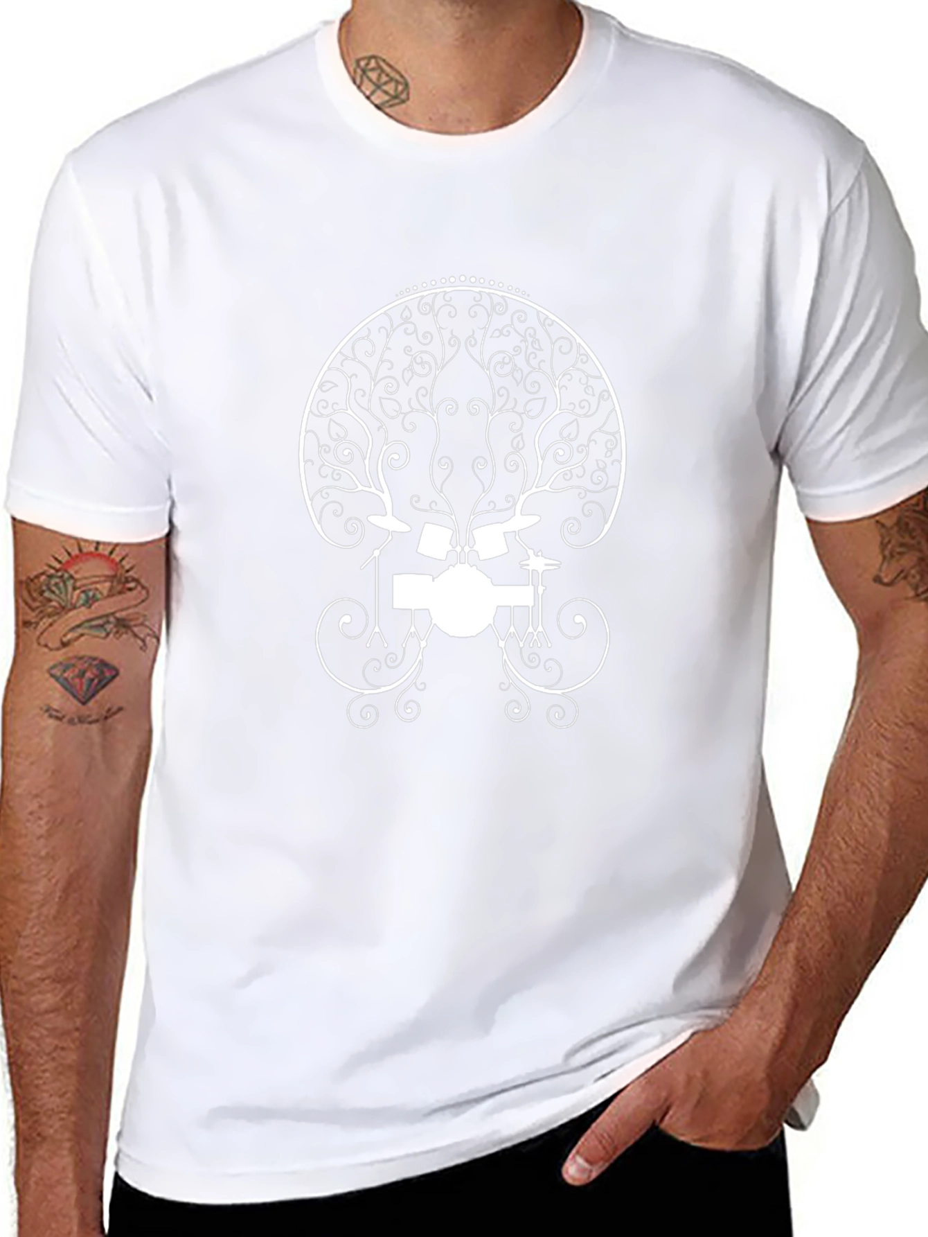 Camiseta Negra con Diseño de Batería Abstracta
