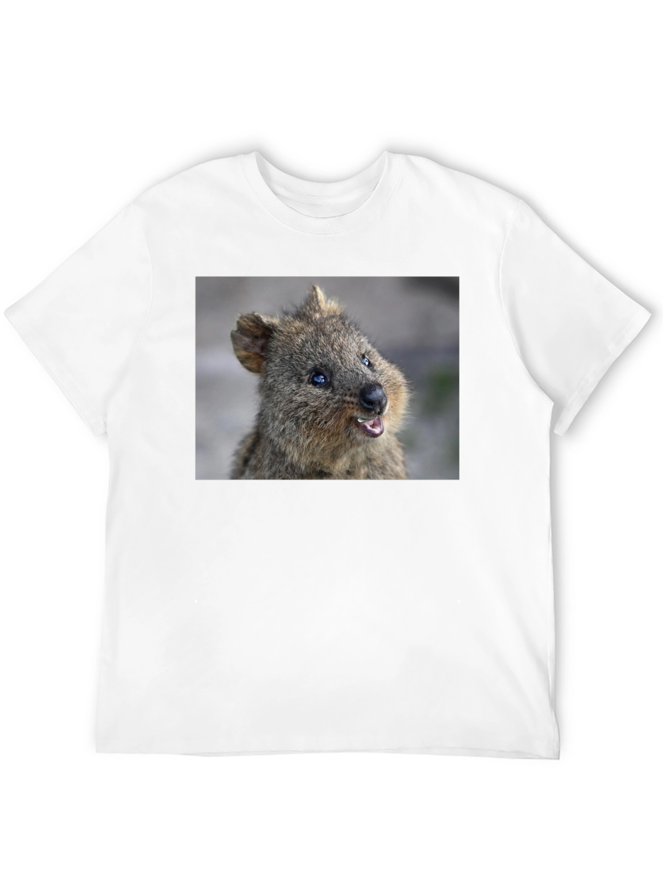 Camiseta Negra con Diseño de Quokka Sonriente