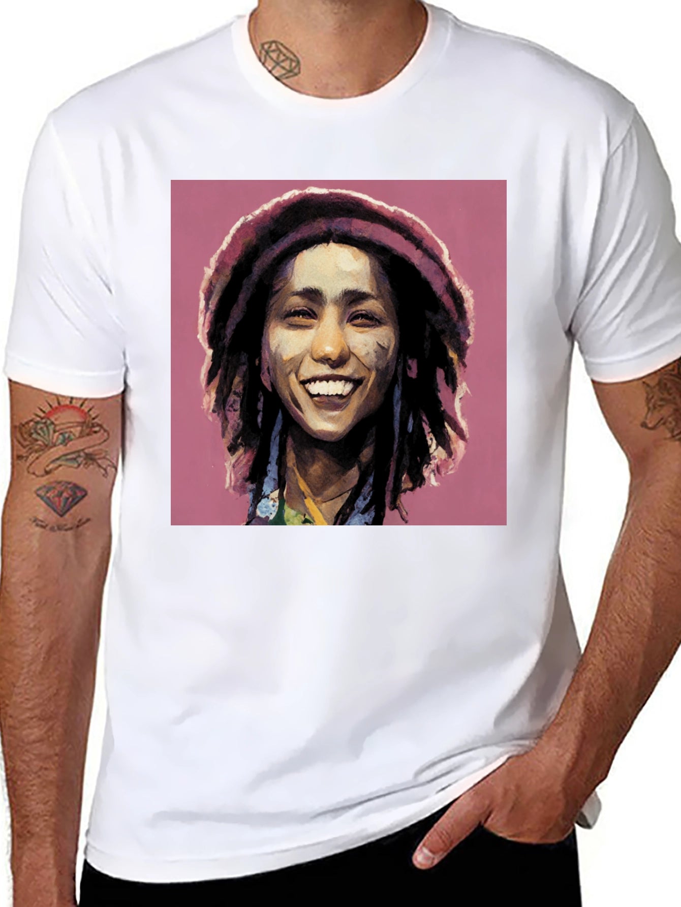 Camiseta Negra con Diseño Artístico de Rasta