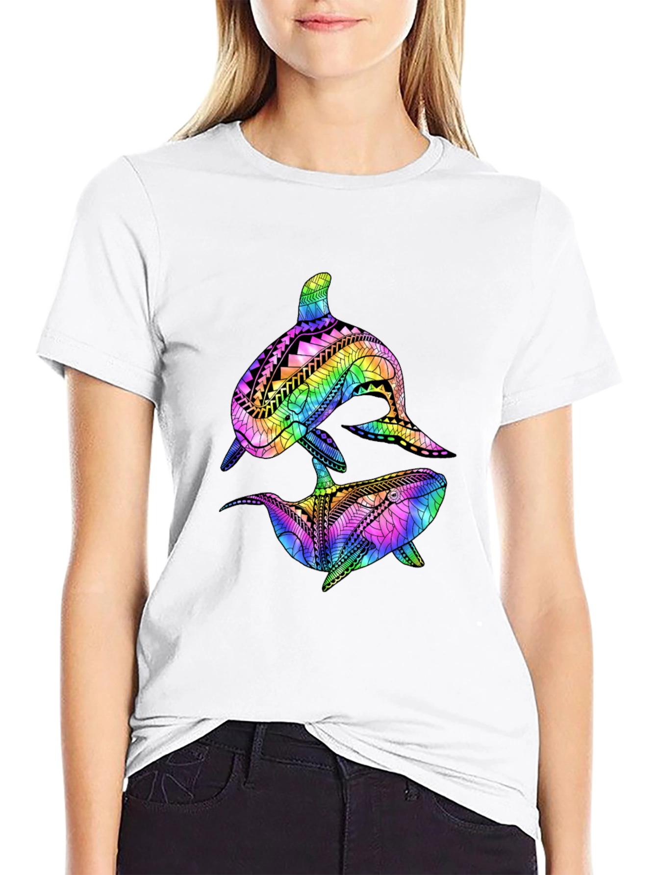 Camiseta Negra con Diseño de Ballenas Tribales de Arcoíris