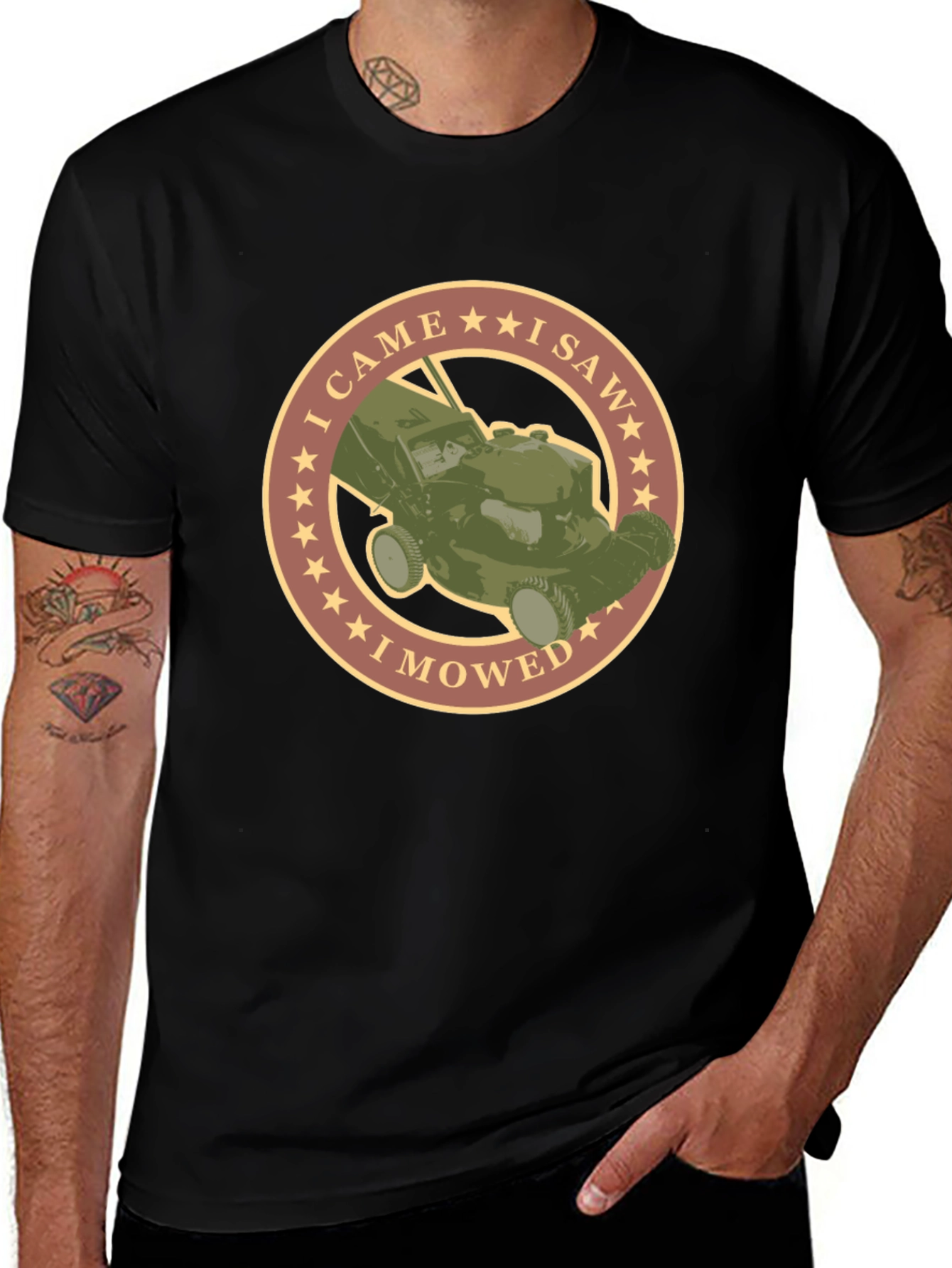 Camiseta Negra con Diseño de Cortacésped