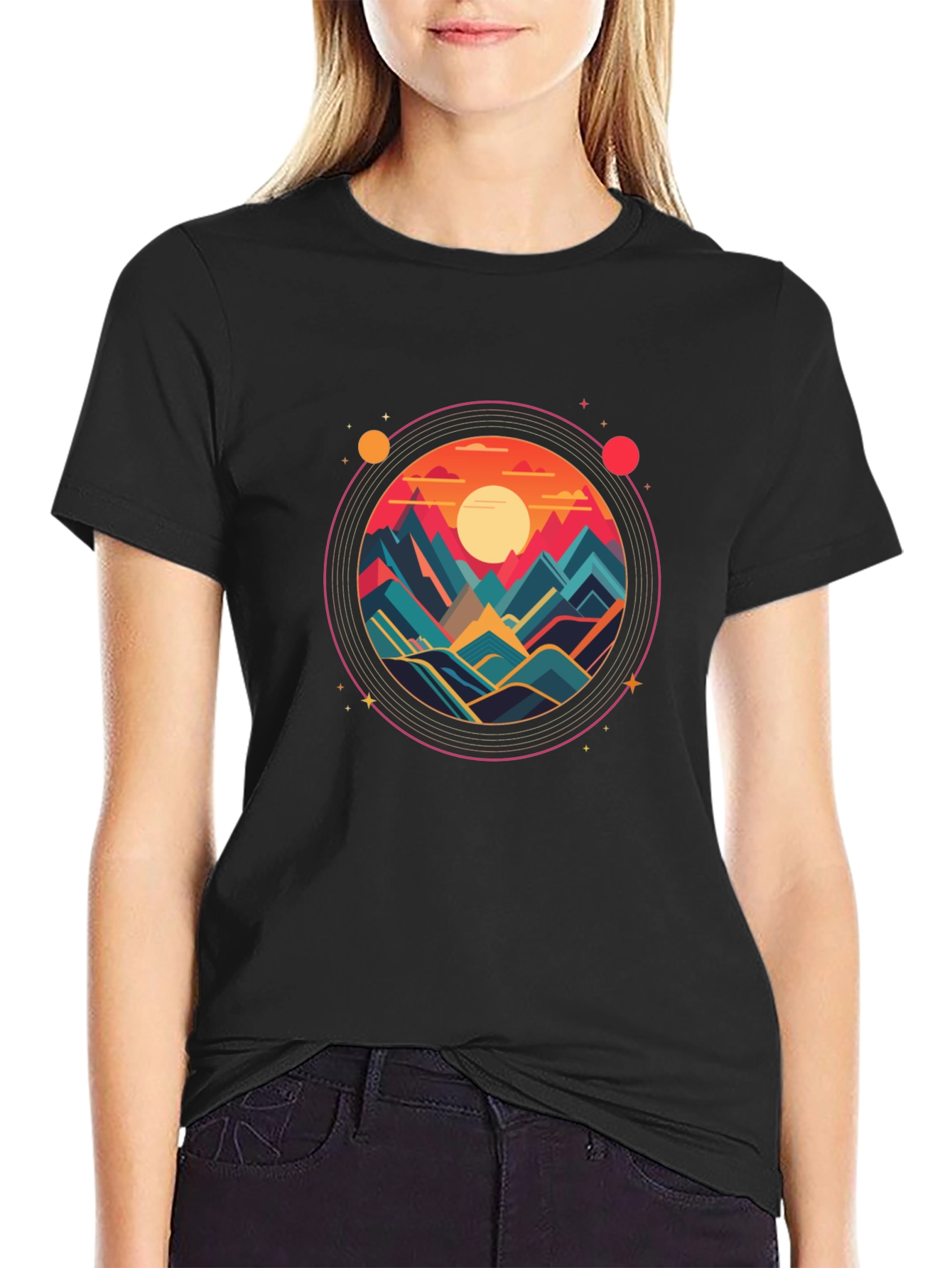Camiseta Negra con Diseño Circular de Montañas al Atardecer
