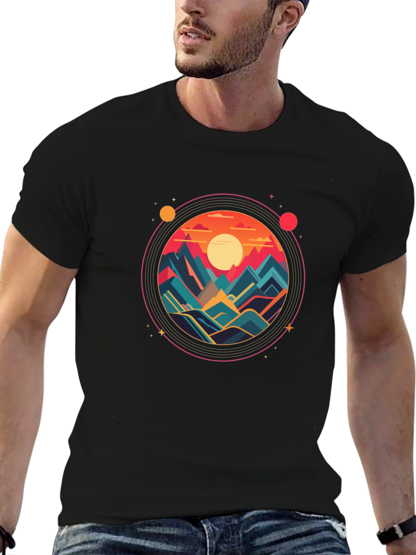 Camiseta Negra con Diseño Circular de Montañas al Atardecer