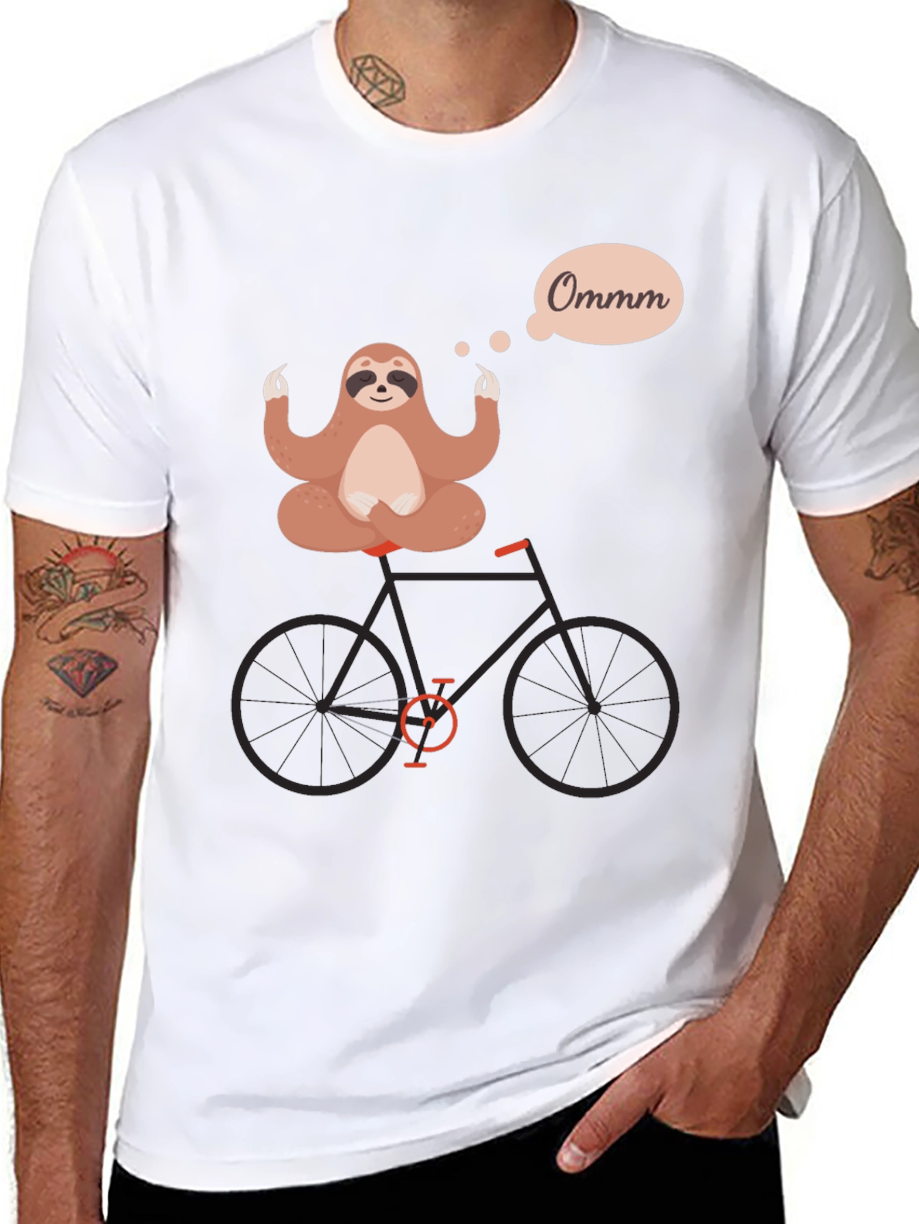 Camiseta Negra con Diseño de Perezoso Meditando en Bici