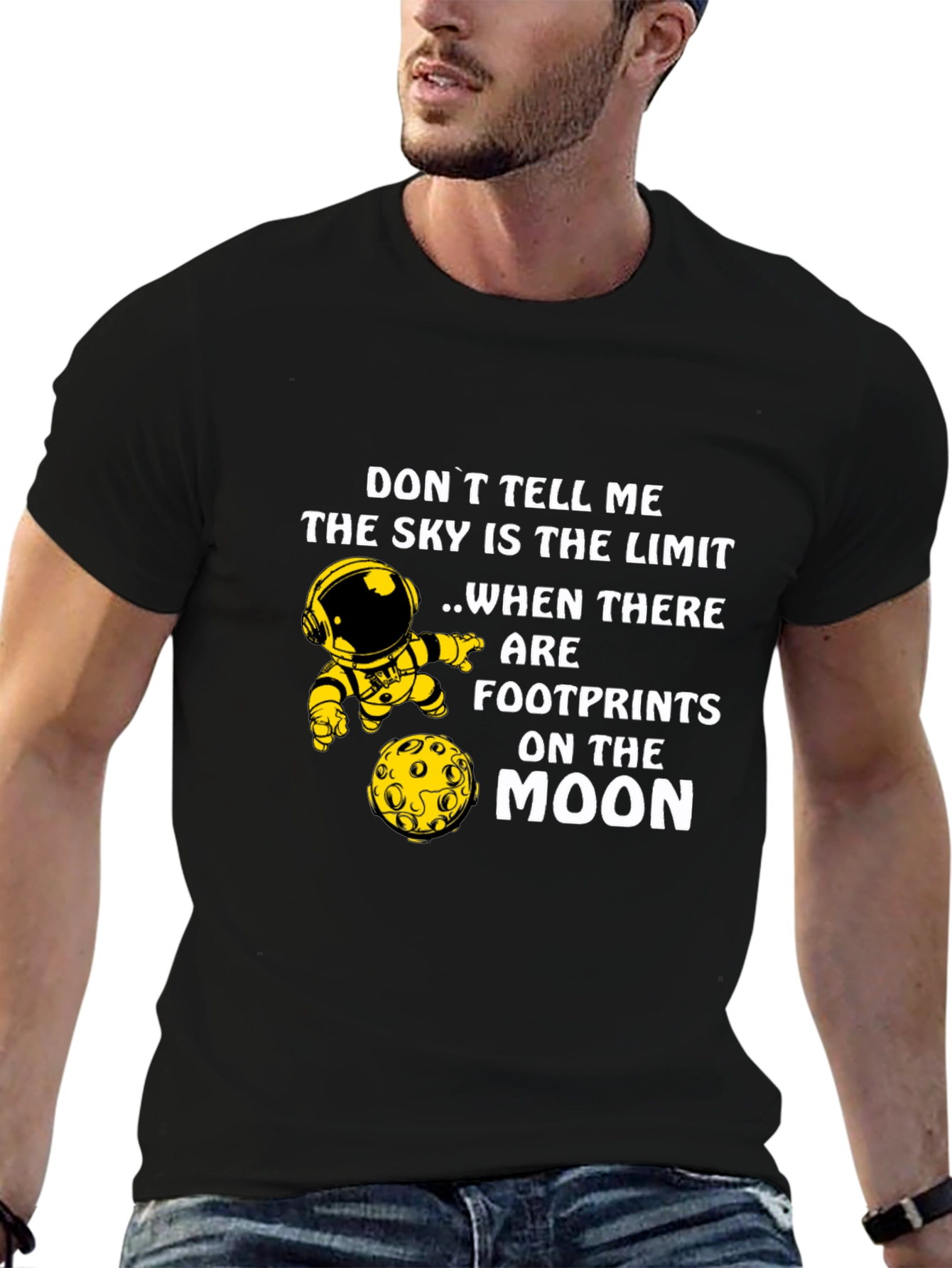 Camiseta Negra con Diseño de Astronauta y la Luna