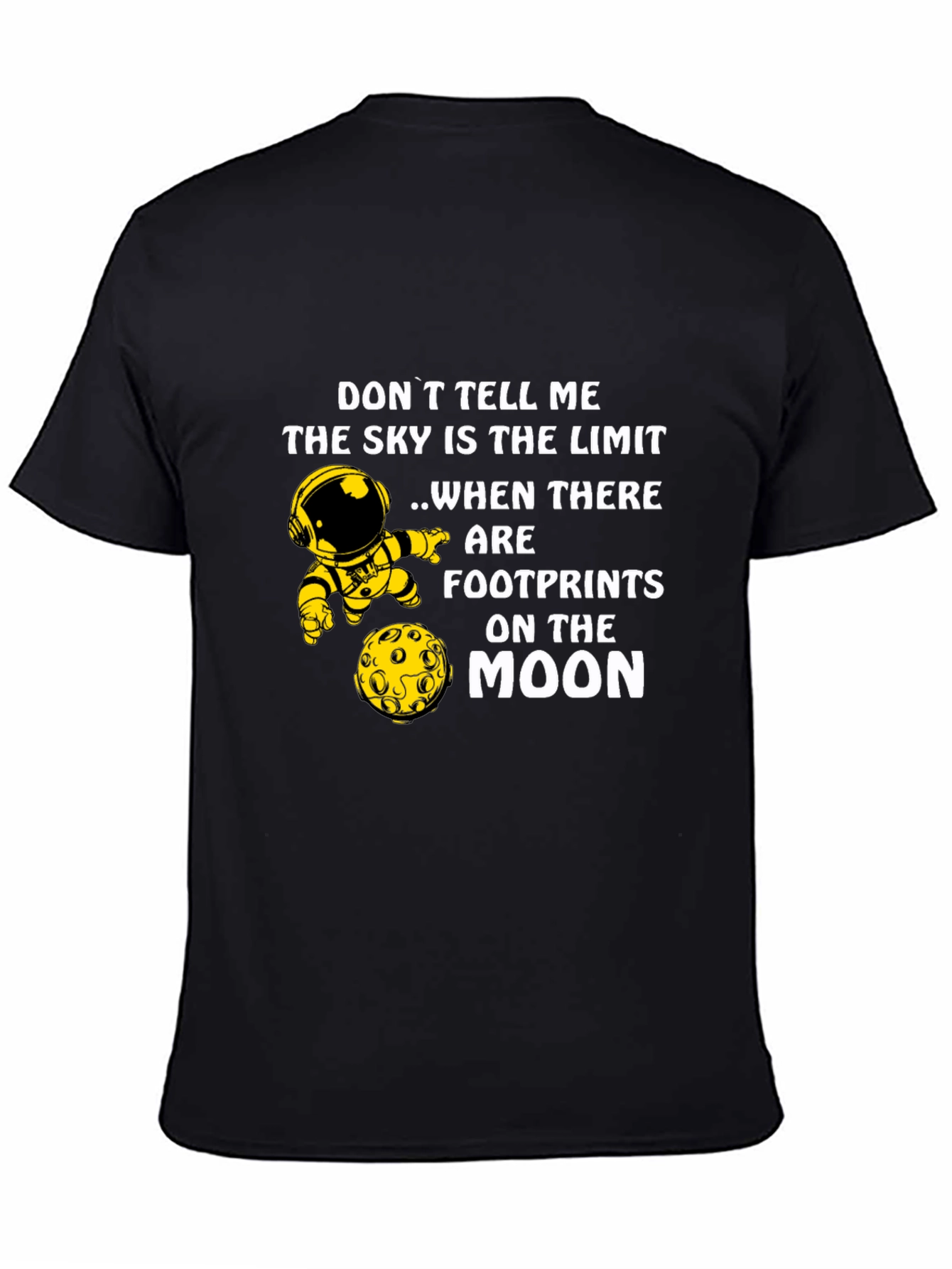 Camiseta Negra con Diseño de Astronauta y la Luna