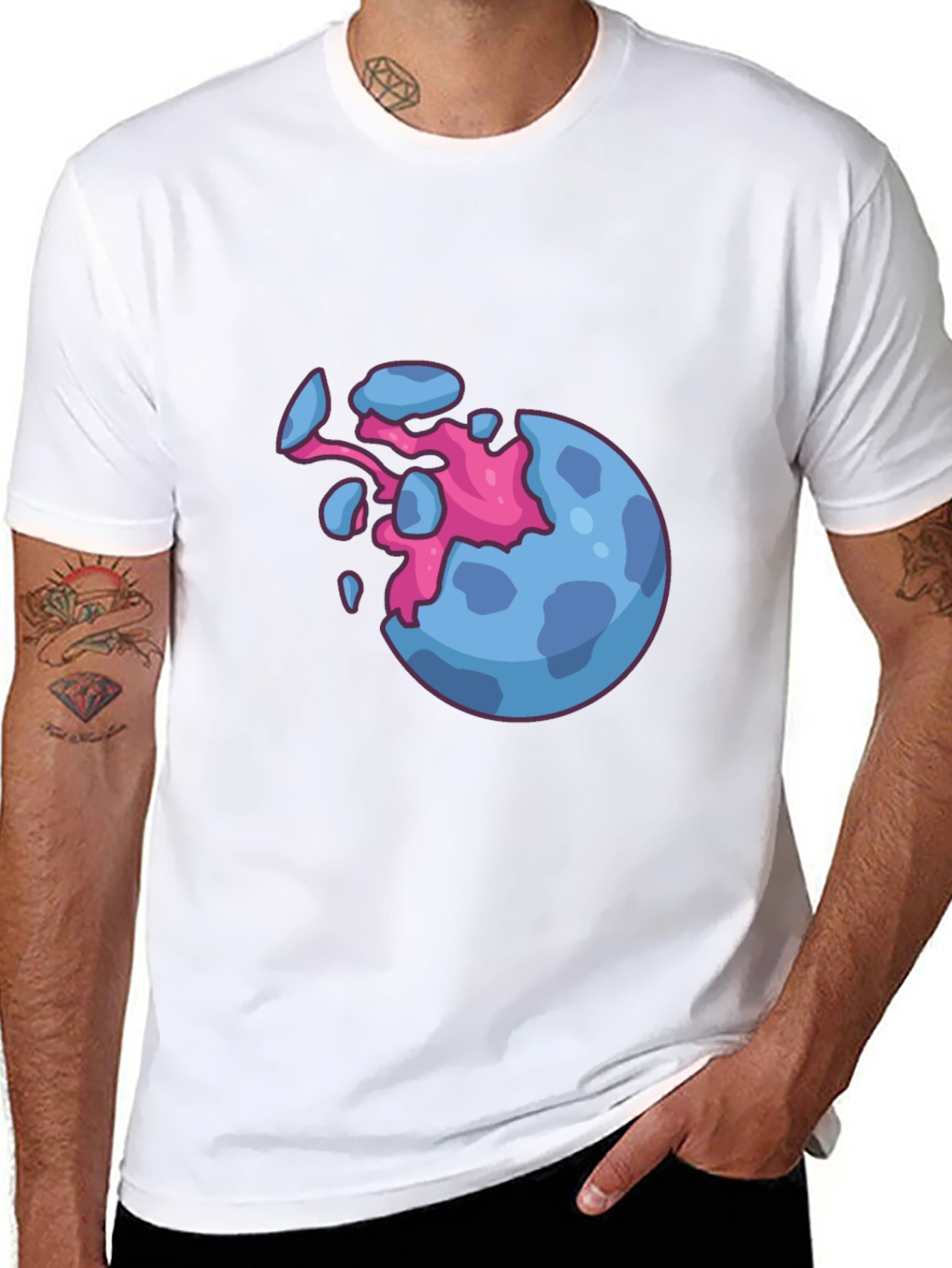 Camiseta Negra con Diseño de Planeta Explosivo